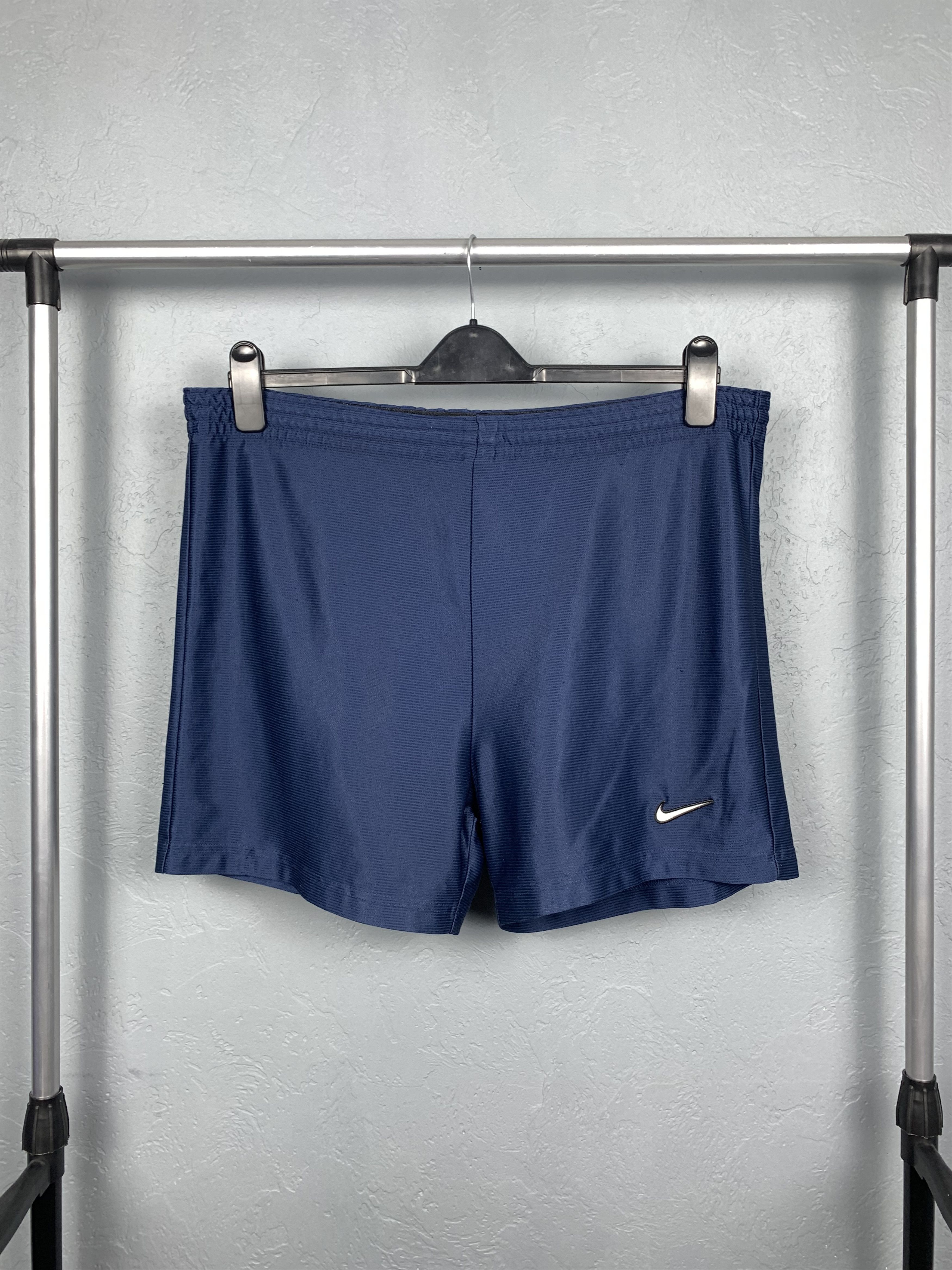 Nike Vintage Nike Mens Shorts Dri Fit Y2K Size US 32 / EU 48 - 1 Thumbnail