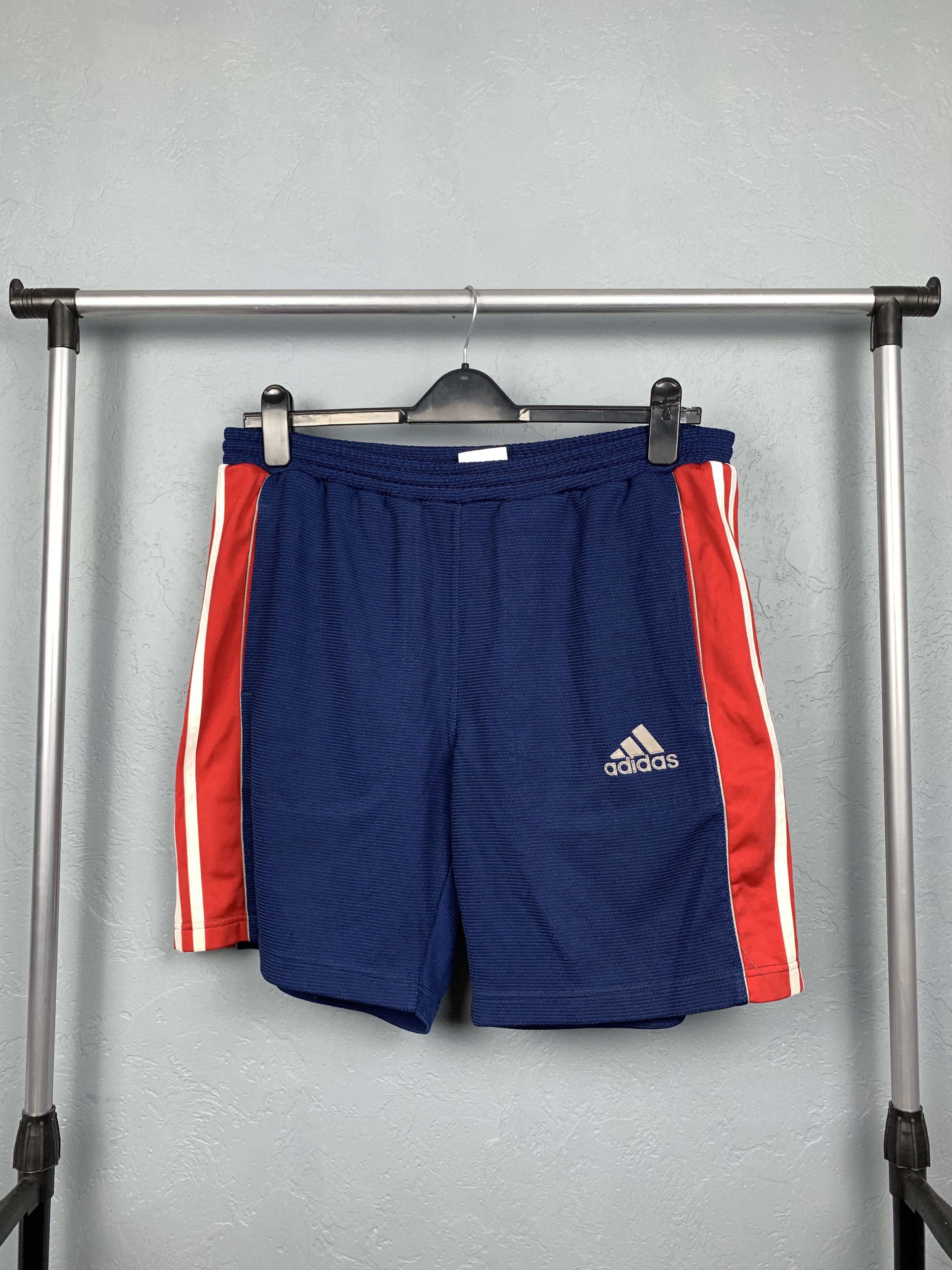 Adidas Adidas Vintage Mens Shorts Y2K Size US 34 / EU 50 - 1 Thumbnail