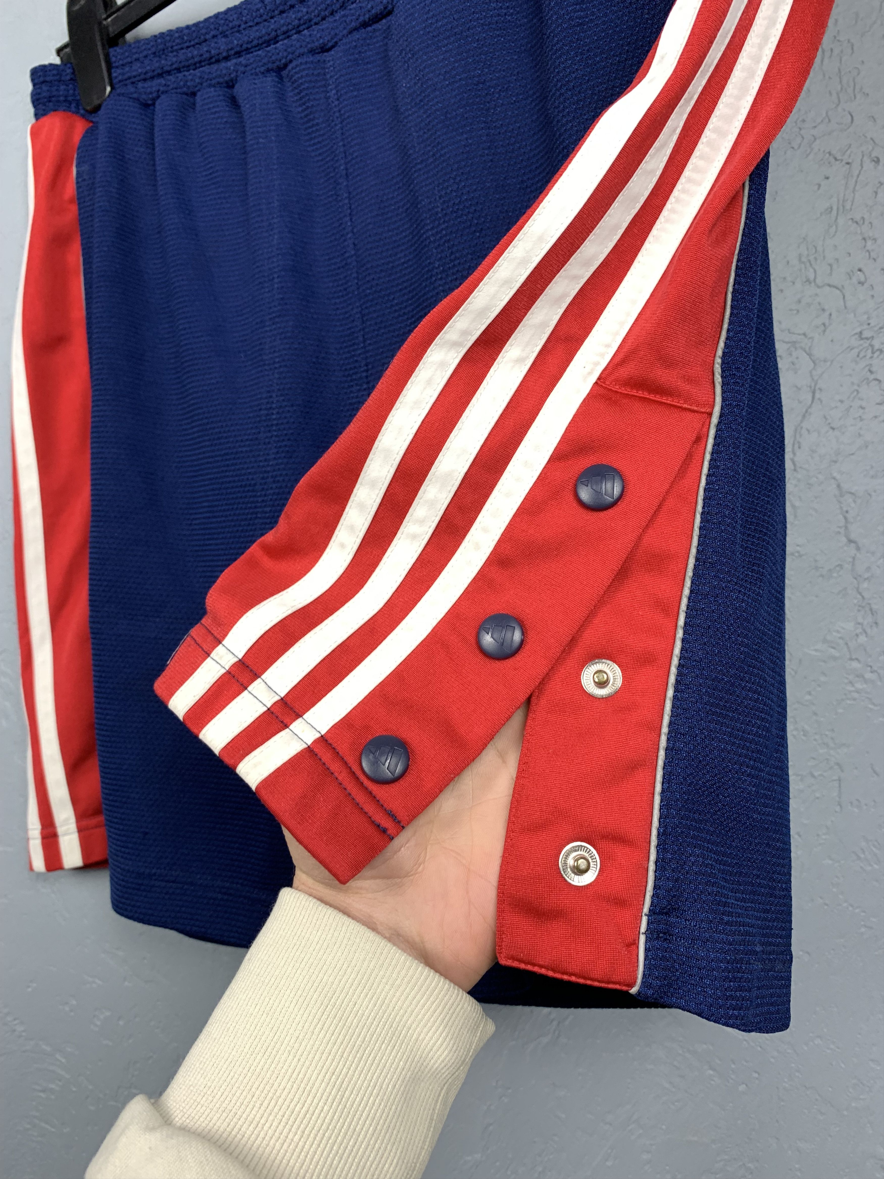 Adidas Adidas Vintage Mens Shorts Y2K Size US 34 / EU 50 - 4 Thumbnail