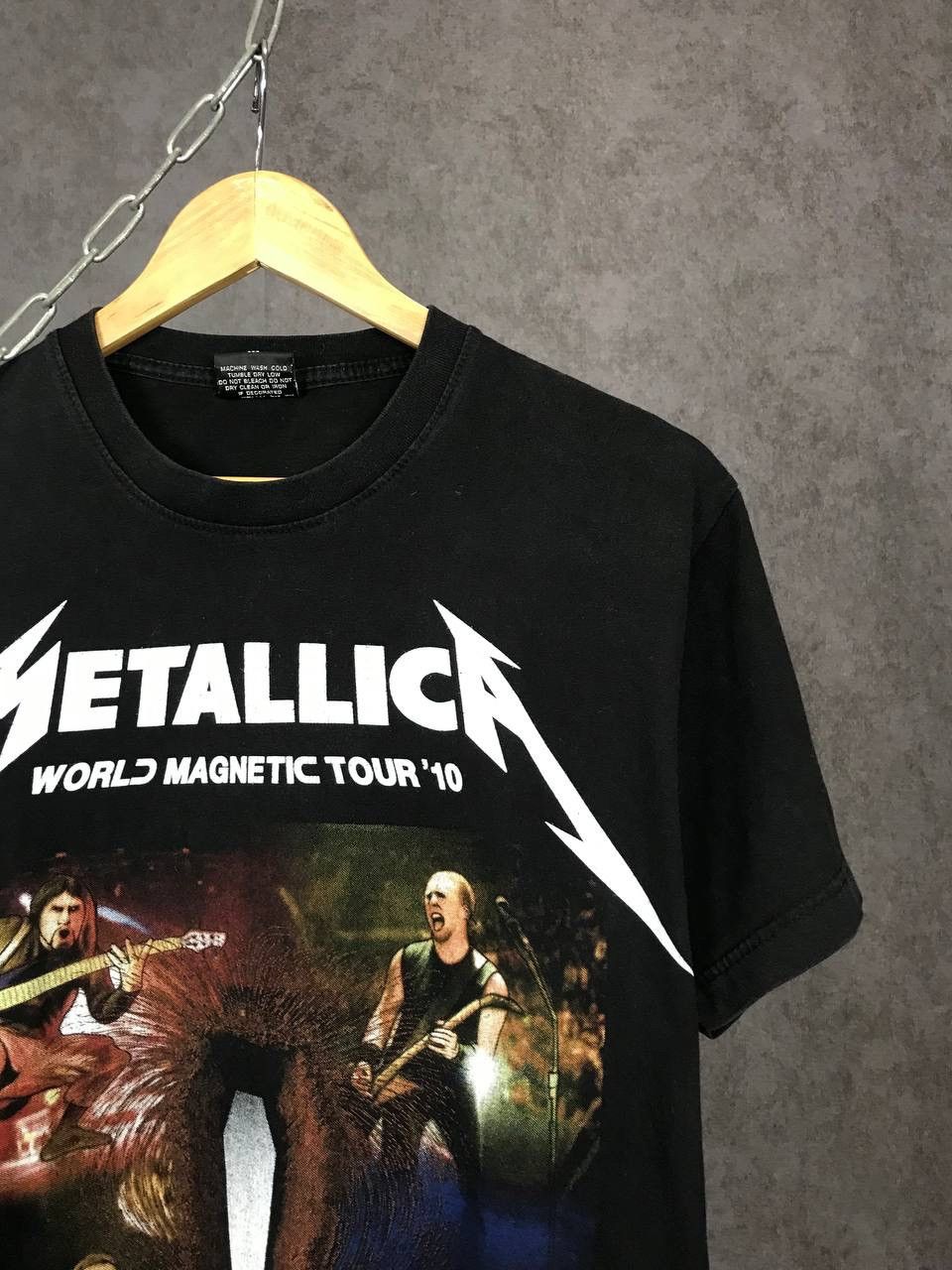Band Tees Metallica Death Magnetic 2010 vintage band rock tour tee Size US M / EU 48-50 / 2 - 3 Thumbnail