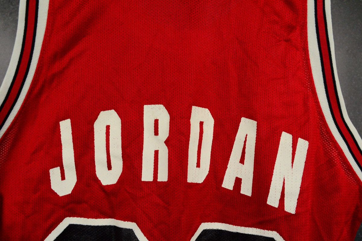 Champion Chicago Bulls Vintage 90s NBA Basketball Jersey JORDAN #23 Size US S / EU 44-46 / 1 - 9 Thumbnail