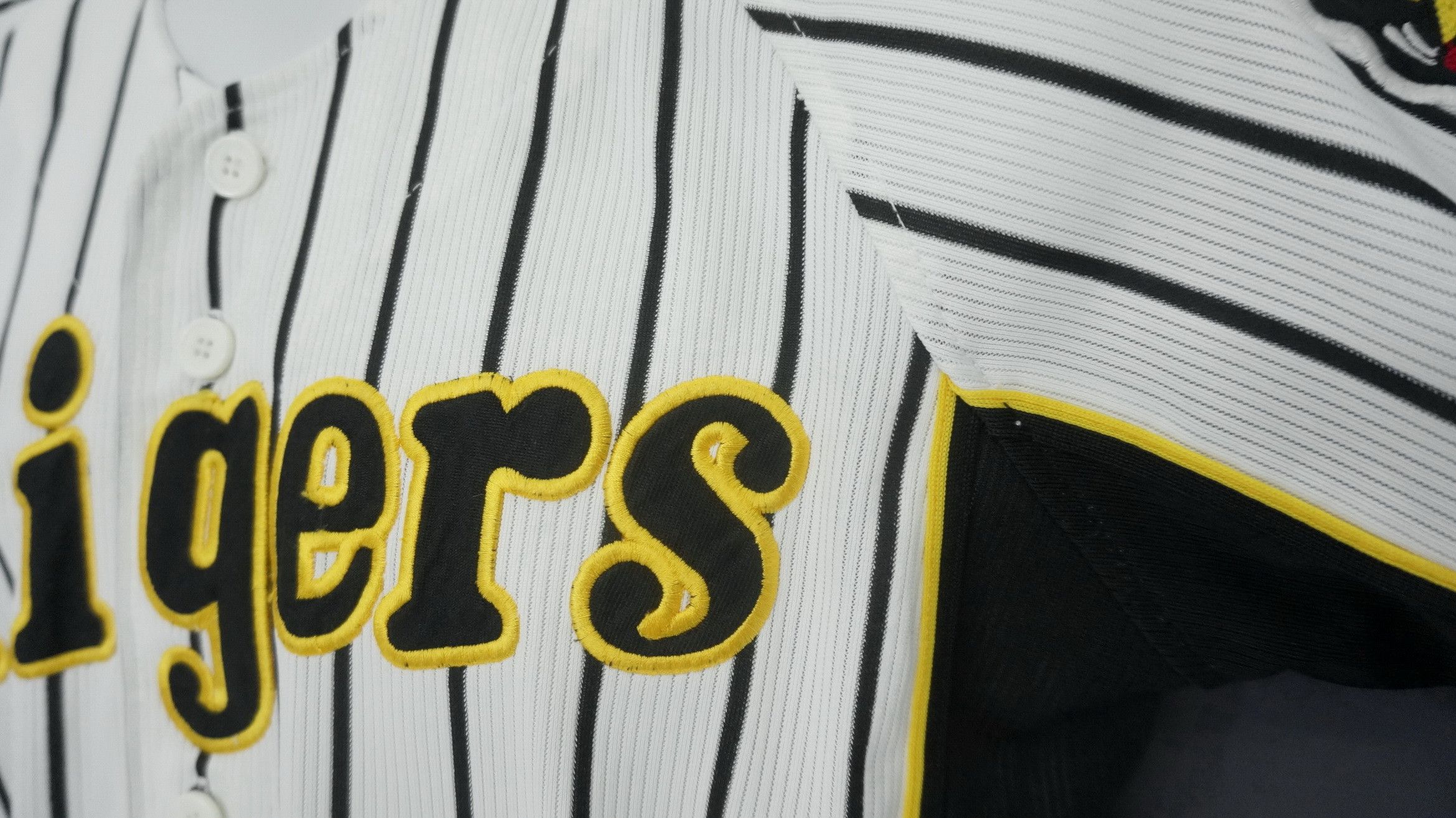 Japanese Brand Japan HANSHIN TIGERS Jersey Kanemoto Size US XS / EU 42 / 0 - 3 Thumbnail