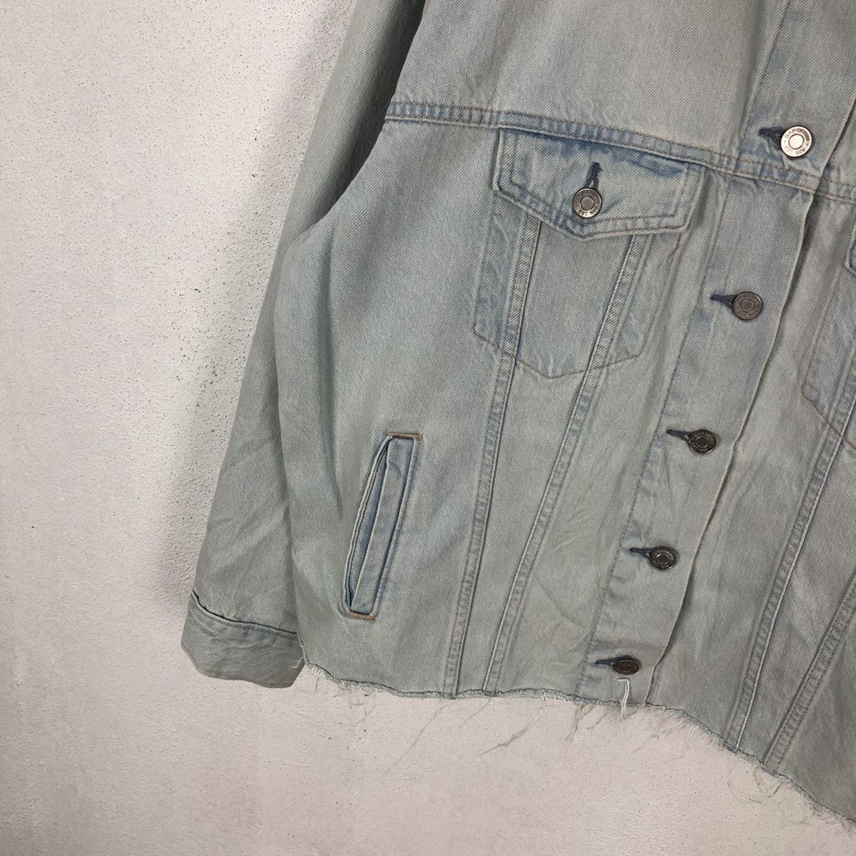 Japanese Brand VINTAGE GAP TRUCKER JEANS JACKET DISTRESSED DESIGN Size US M / EU 48-50 / 2 - 4 Thumbnail