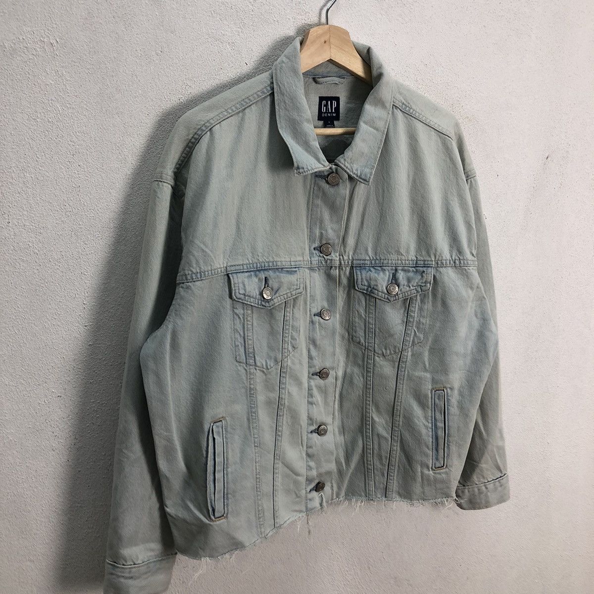 Japanese Brand VINTAGE GAP TRUCKER JEANS JACKET DISTRESSED DESIGN Size US M / EU 48-50 / 2 - 5 Thumbnail