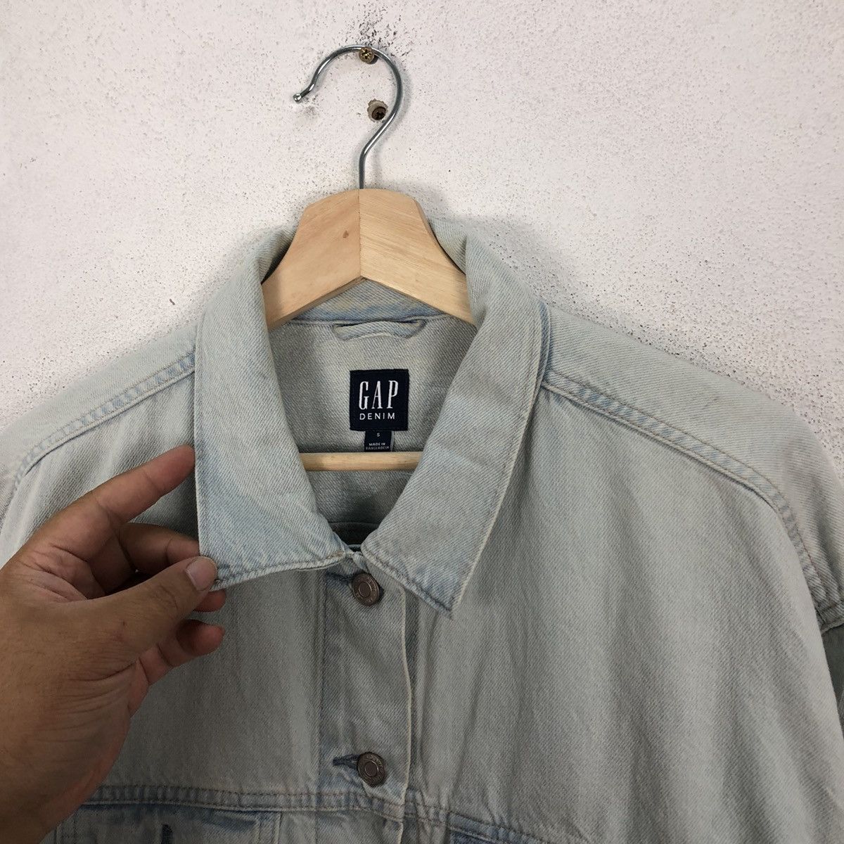 Japanese Brand VINTAGE GAP TRUCKER JEANS JACKET DISTRESSED DESIGN Size US M / EU 48-50 / 2 - 7 Thumbnail