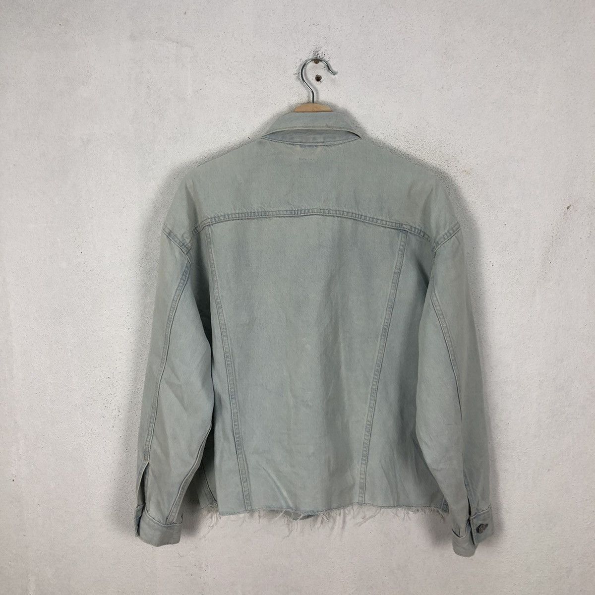 Japanese Brand VINTAGE GAP TRUCKER JEANS JACKET DISTRESSED DESIGN Size US M / EU 48-50 / 2 - 9 Thumbnail