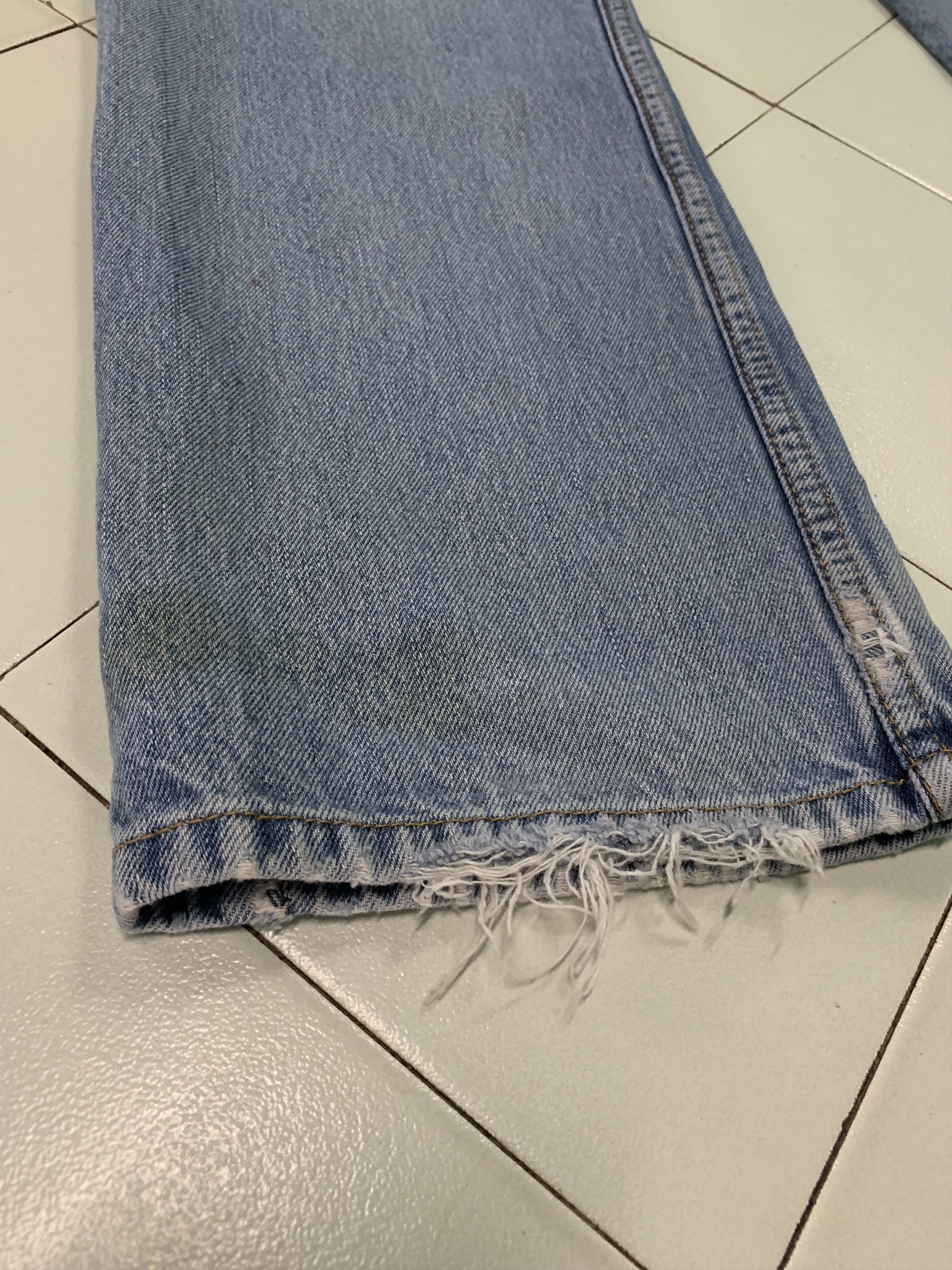 Levi's Vintage Levis Ripped Jeans Dirty Blue Denim Levis 505 Size US 35 - 16 Thumbnail