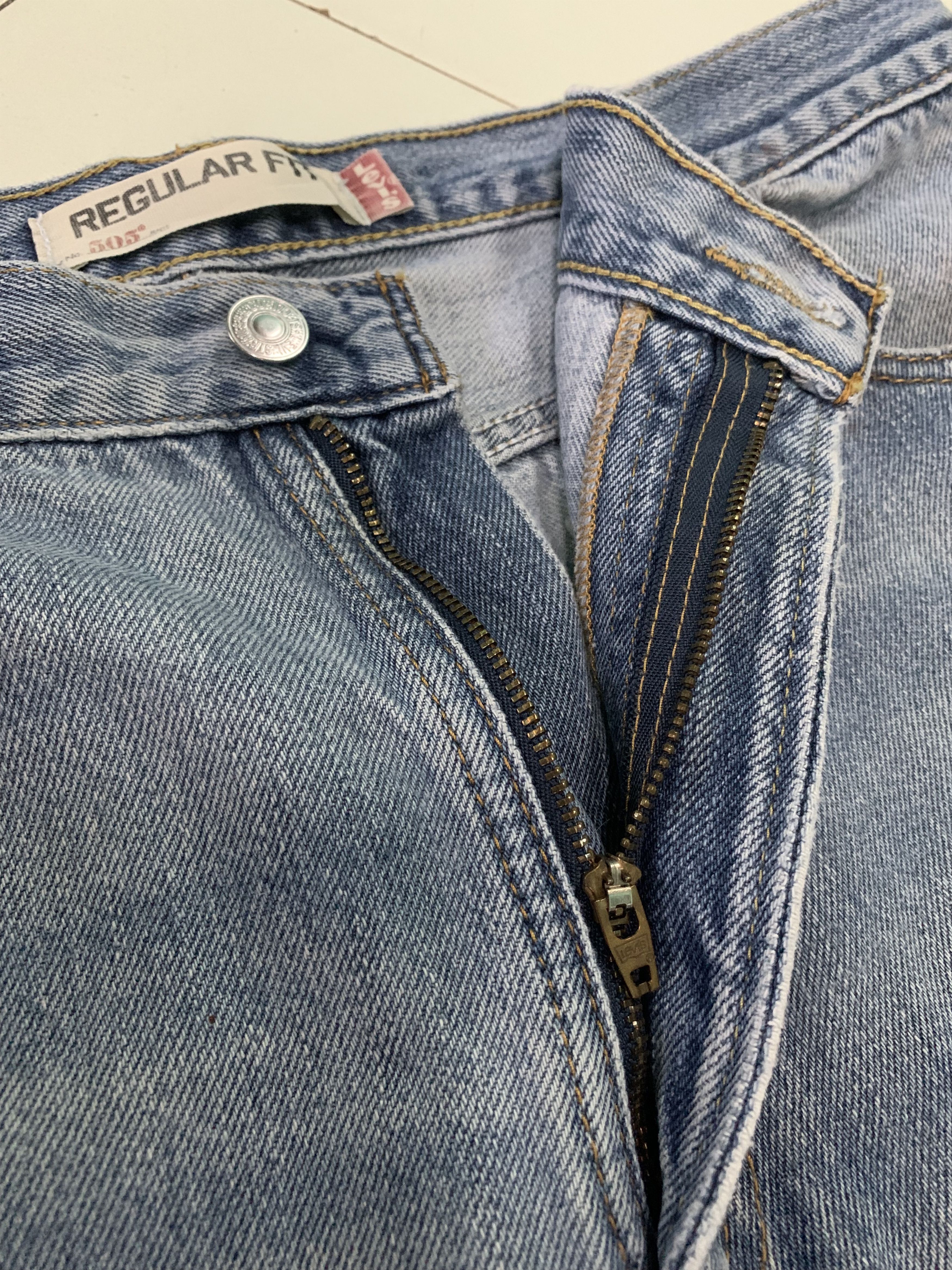 Levi's Vintage Levis Ripped Jeans Dirty Blue Denim Levis 505 Size US 35 - 11 Thumbnail