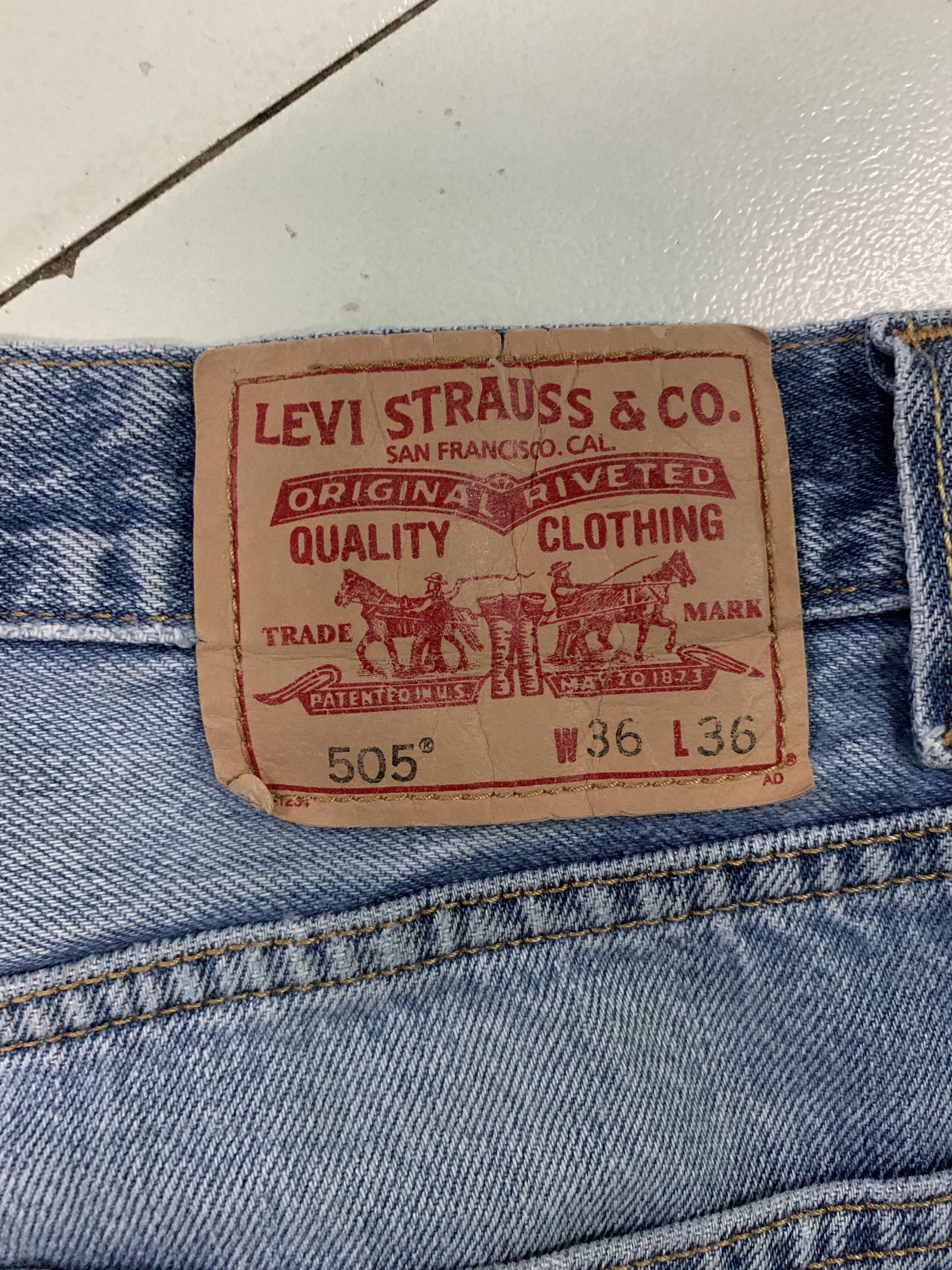 Levi's Vintage Levis Ripped Jeans Dirty Blue Denim Levis 505 Size US 35 - 17 Thumbnail