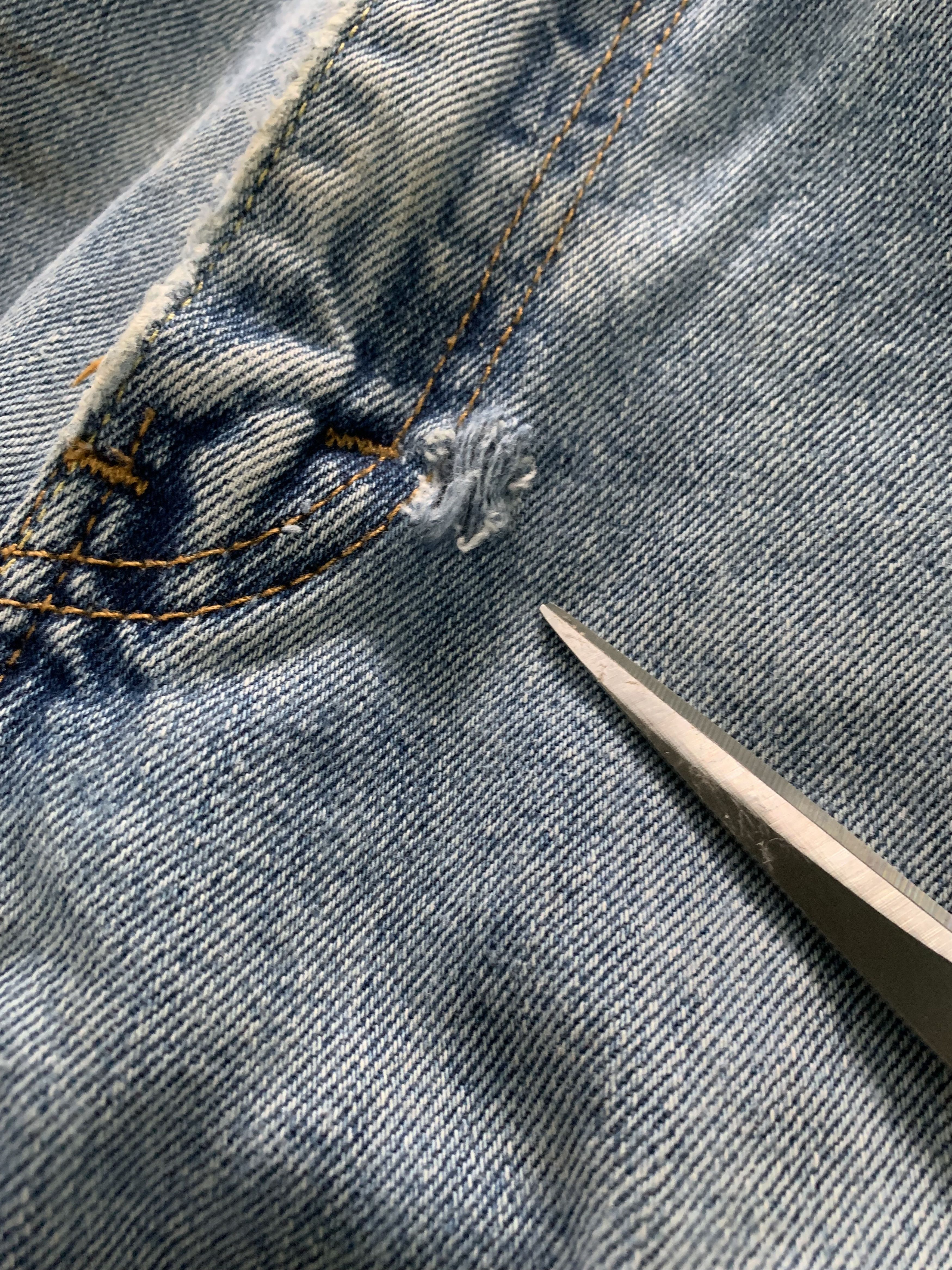 Levi's Vintage Levis Jeans Light Wash Blue Denim Levis 505 Size US 32 / EU 48 - 12 Thumbnail
