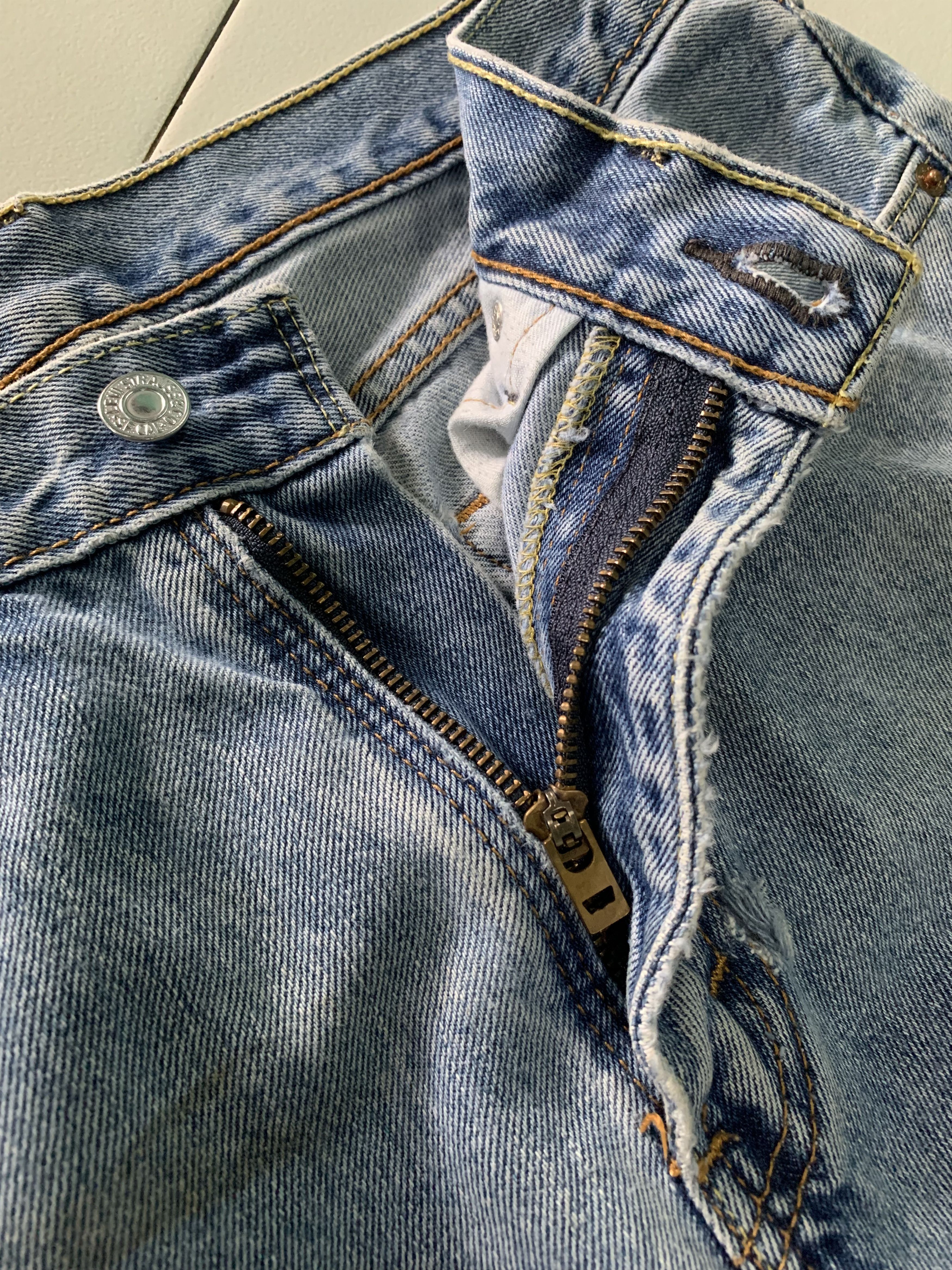Levi's Vintage Levis Jeans Light Wash Blue Denim Levis 505 Size US 32 / EU 48 - 8 Thumbnail