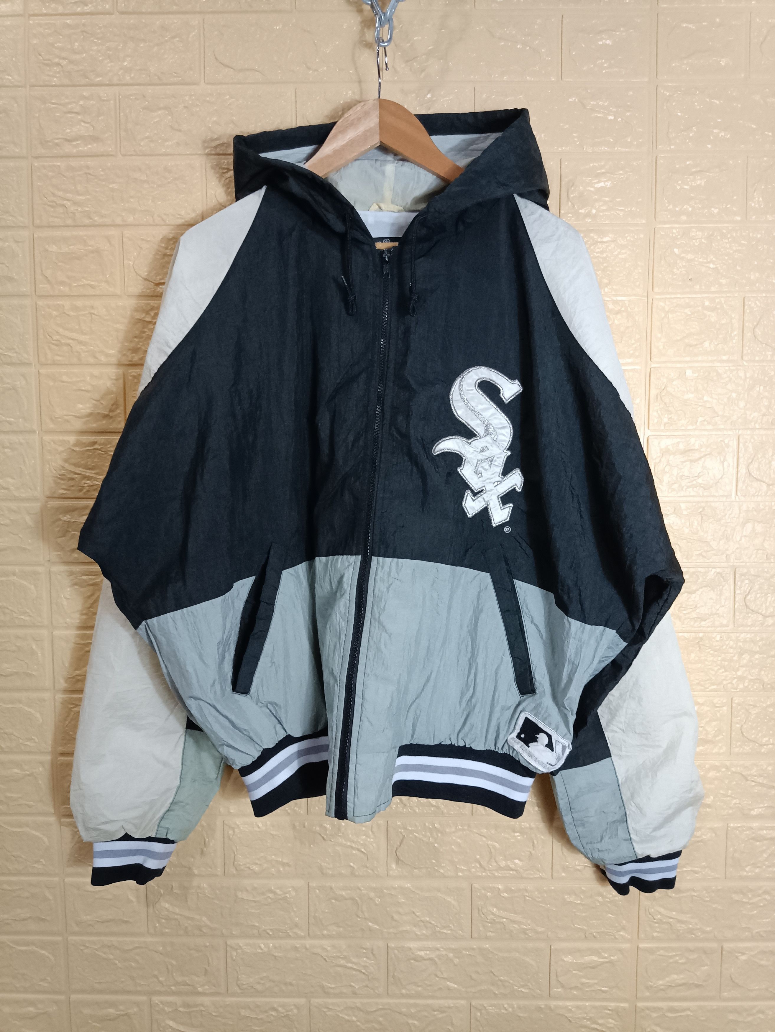 image of Vintage Chicago White Sox Light Zipper Jacket in Black, Men's (Size XL)
