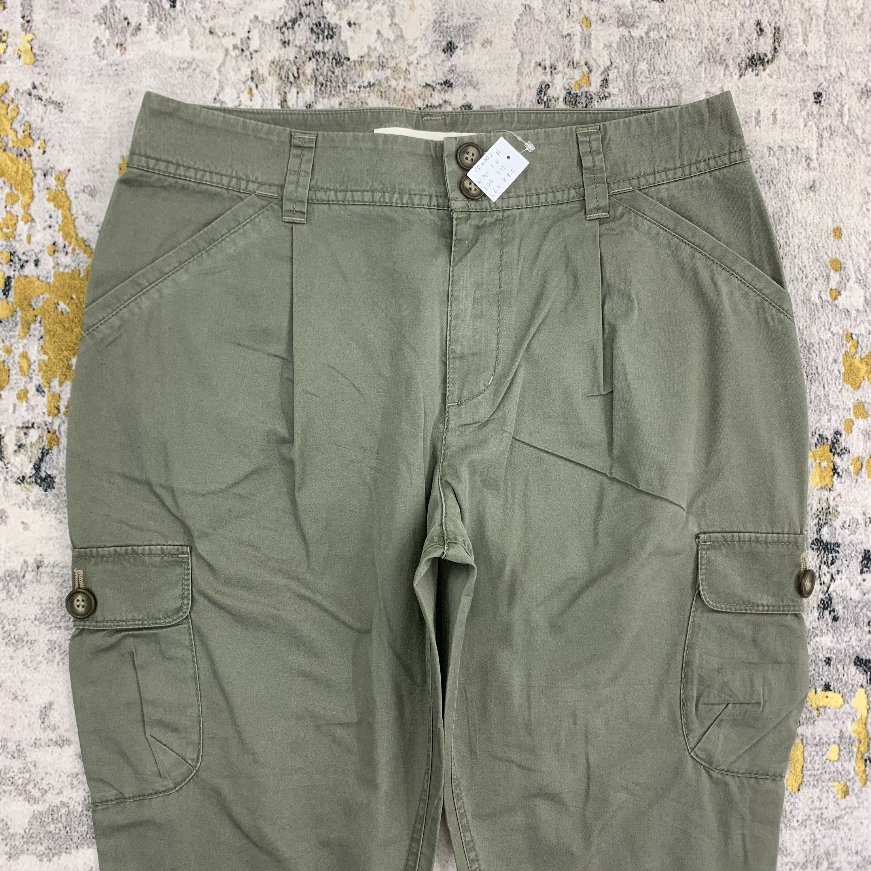 Japanese Brand Uniqlo Cargo Pants Multipocket Button on Knee size 30 Size US 30 / EU 46 - 2 Thumbnail