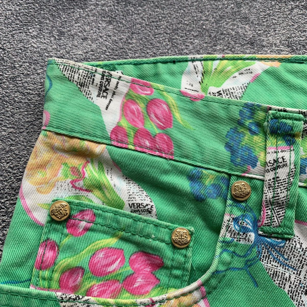 Versace × Versace Jeans Couture 🔥RARE🔥 Vintage Versace Jeans Couture Short Size US 32 / EU 48 - 4 Thumbnail