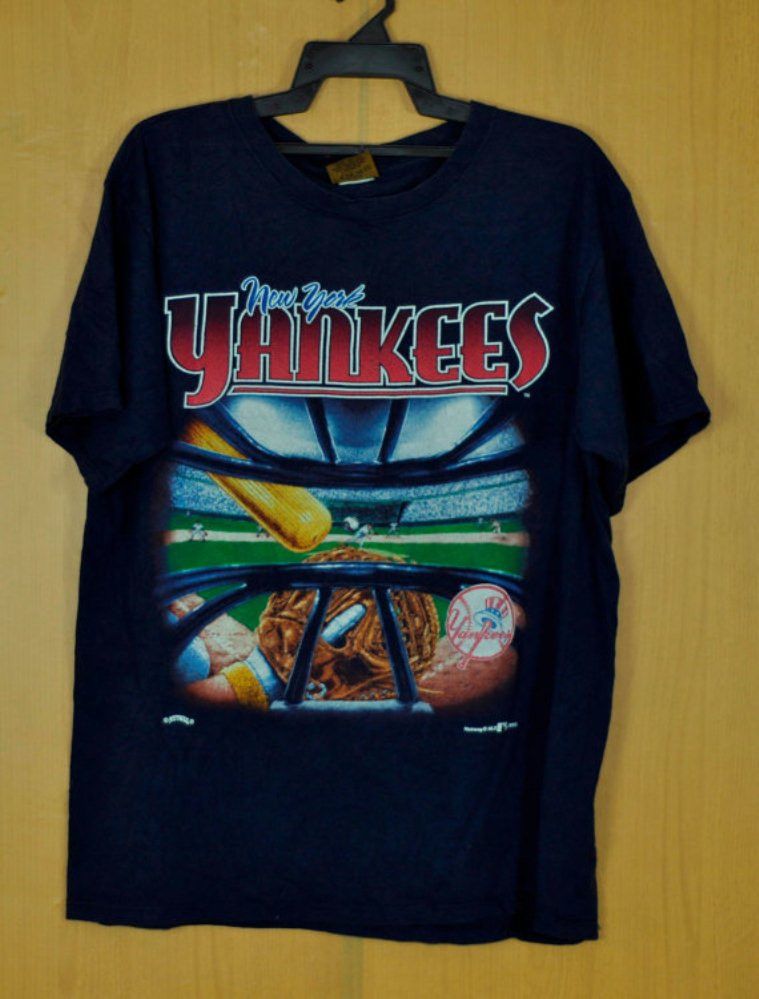 Vintage Nutmeg New York Yankees Graphic T Shirt (Size L) — Roots