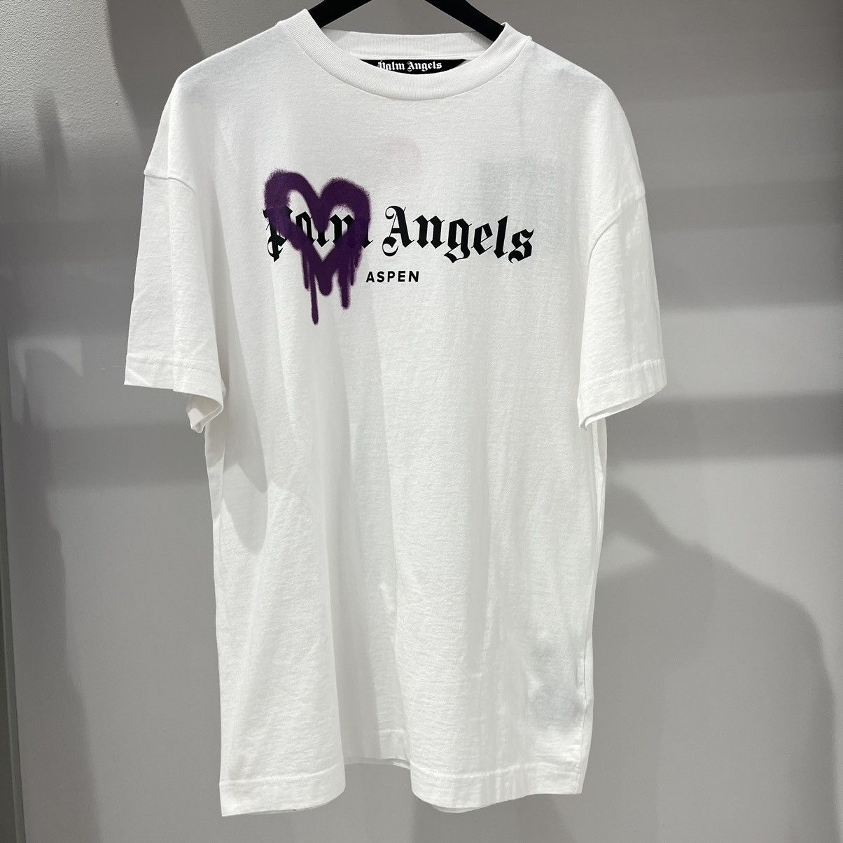 Palm Angels Aspen Heart Sprayed Tee in White for Men