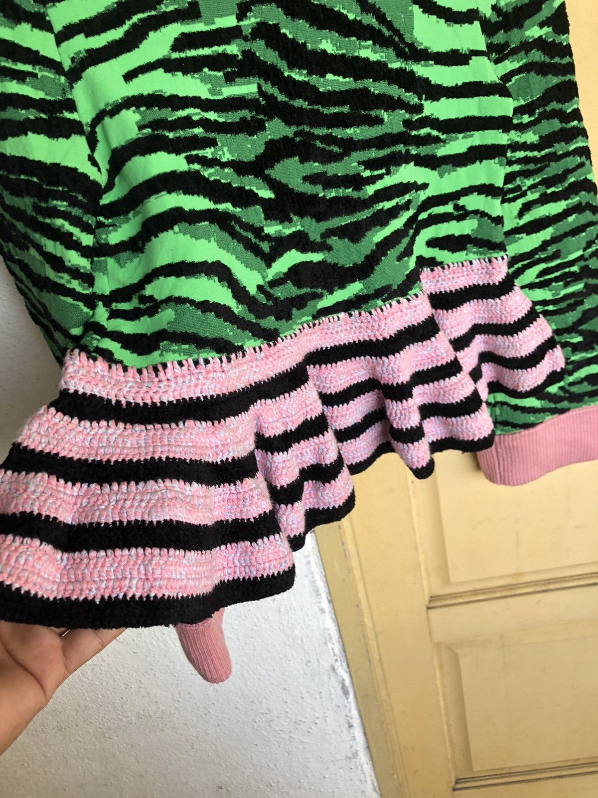 Kenzo Rare❗️KENZO x H&M Tiger Stripe Knit Crop Top Size XS / US 0-2 / IT 36-38 - 9 Thumbnail
