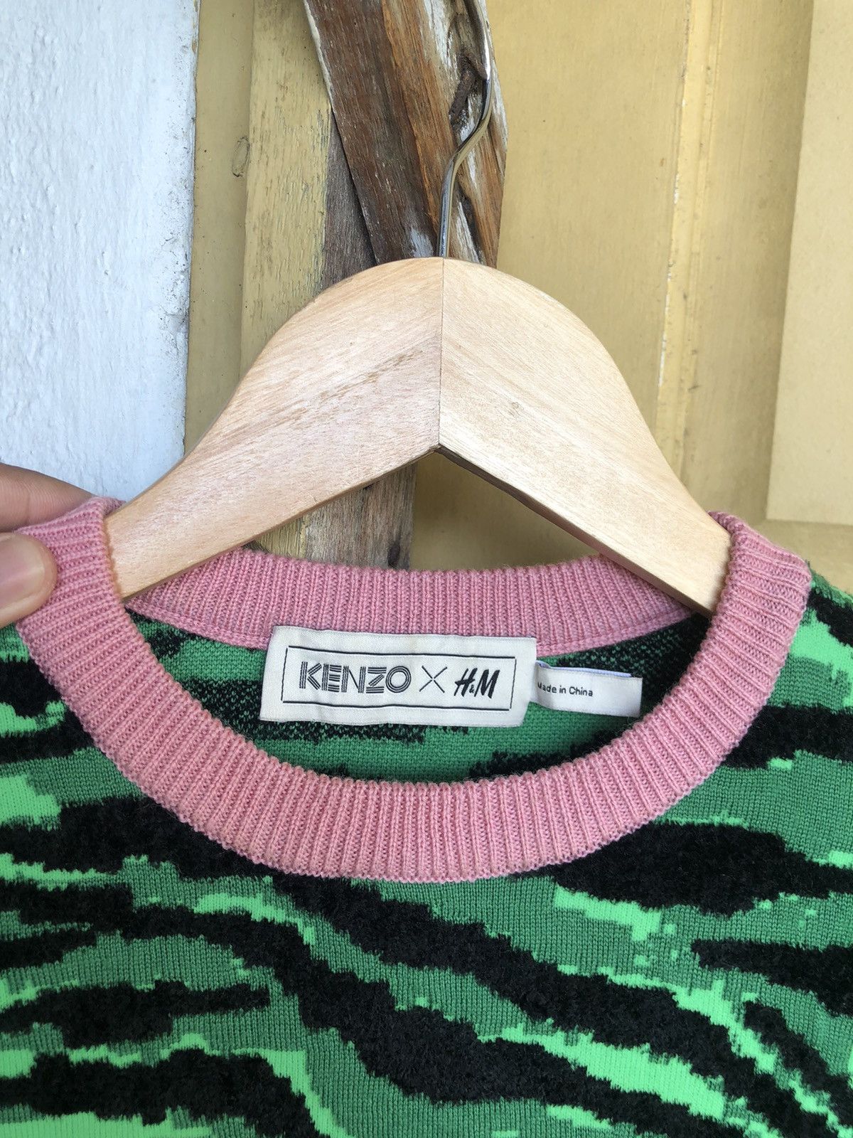 Kenzo Rare❗️KENZO x H&M Tiger Stripe Knit Crop Top Size XS / US 0-2 / IT 36-38 - 3 Thumbnail