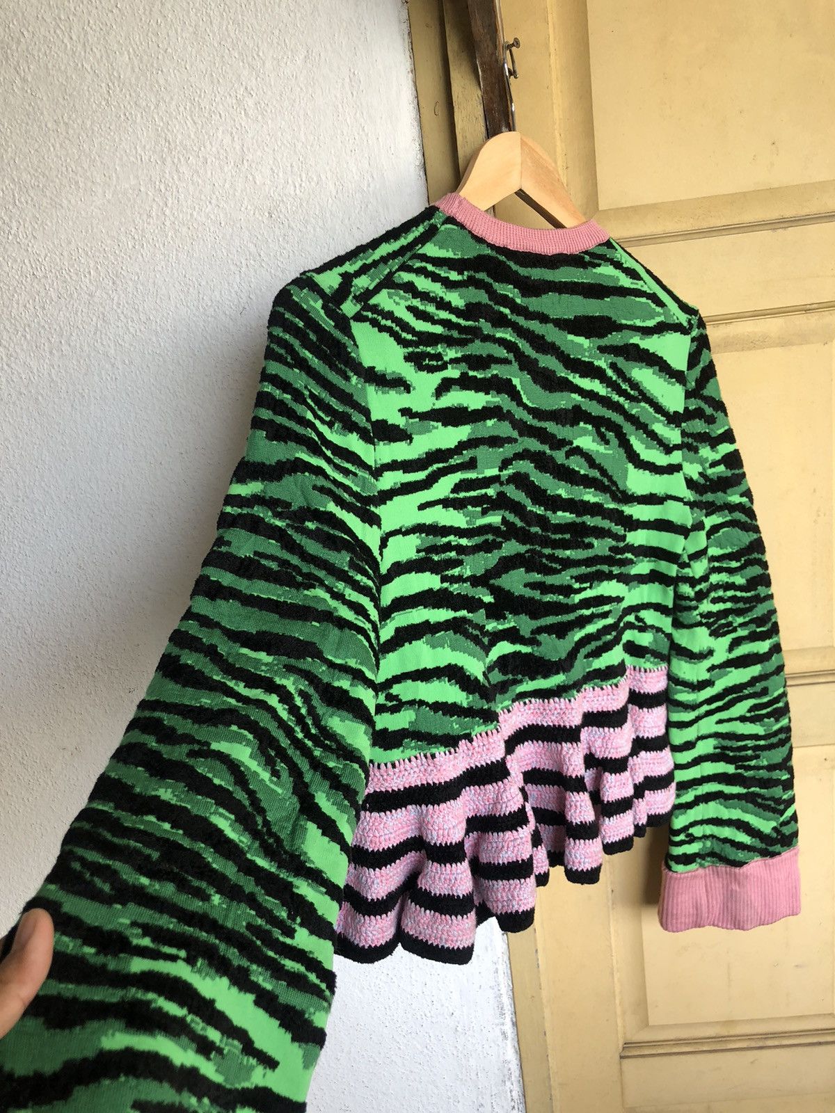 Kenzo Rare❗️KENZO x H&M Tiger Stripe Knit Crop Top Size XS / US 0-2 / IT 36-38 - 13 Thumbnail