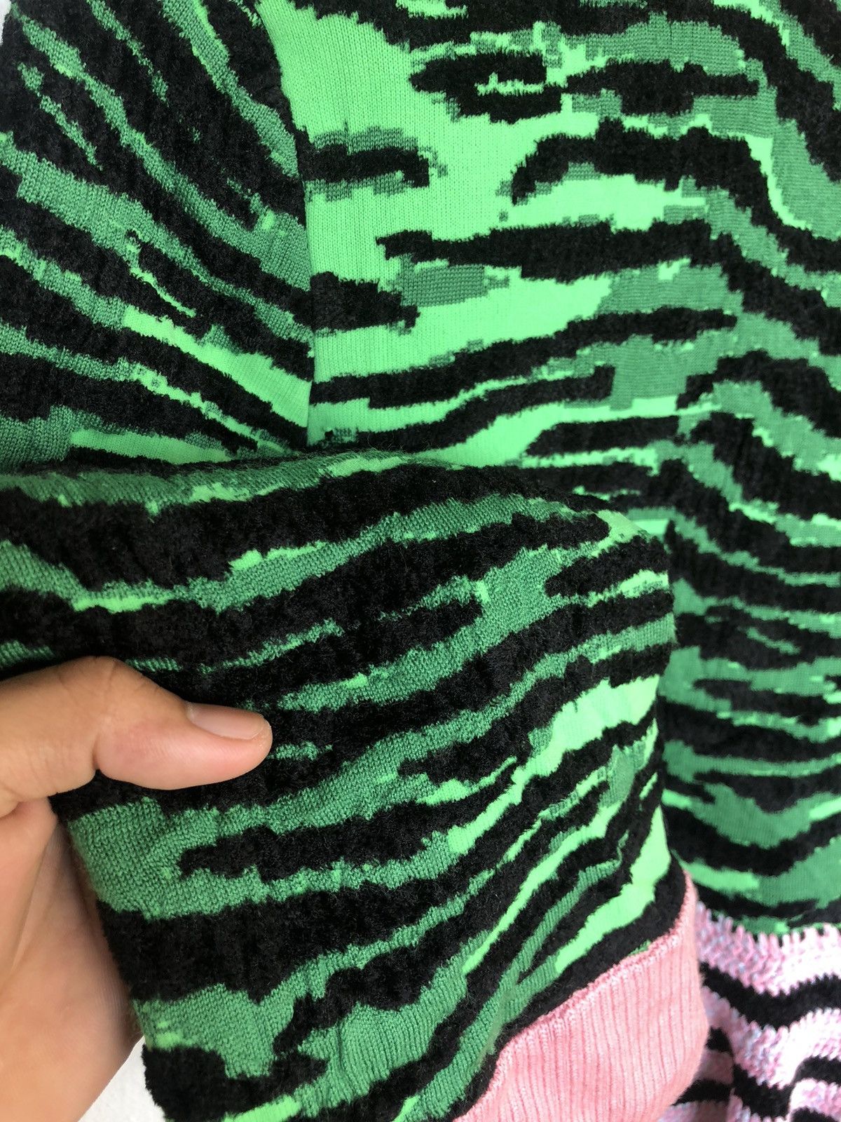 Kenzo Rare❗️KENZO x H&M Tiger Stripe Knit Crop Top Size XS / US 0-2 / IT 36-38 - 7 Thumbnail