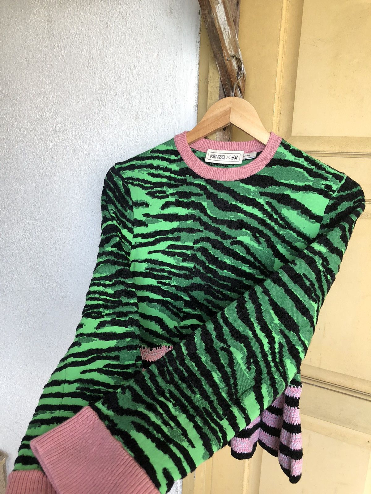 Kenzo Rare❗️KENZO x H&M Tiger Stripe Knit Crop Top Size XS / US 0-2 / IT 36-38 - 11 Thumbnail