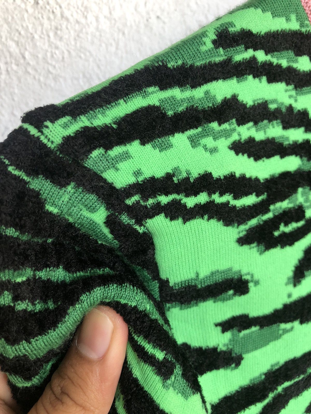 Kenzo Rare❗️KENZO x H&M Tiger Stripe Knit Crop Top Size XS / US 0-2 / IT 36-38 - 8 Thumbnail