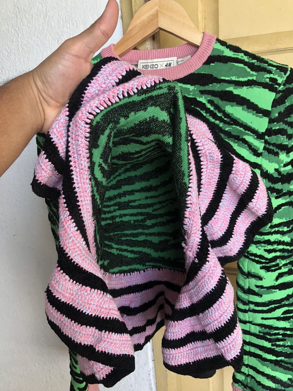 Kenzo Rare❗️KENZO x H&M Tiger Stripe Knit Crop Top Size XS / US 0-2 / IT 36-38 - 12 Thumbnail