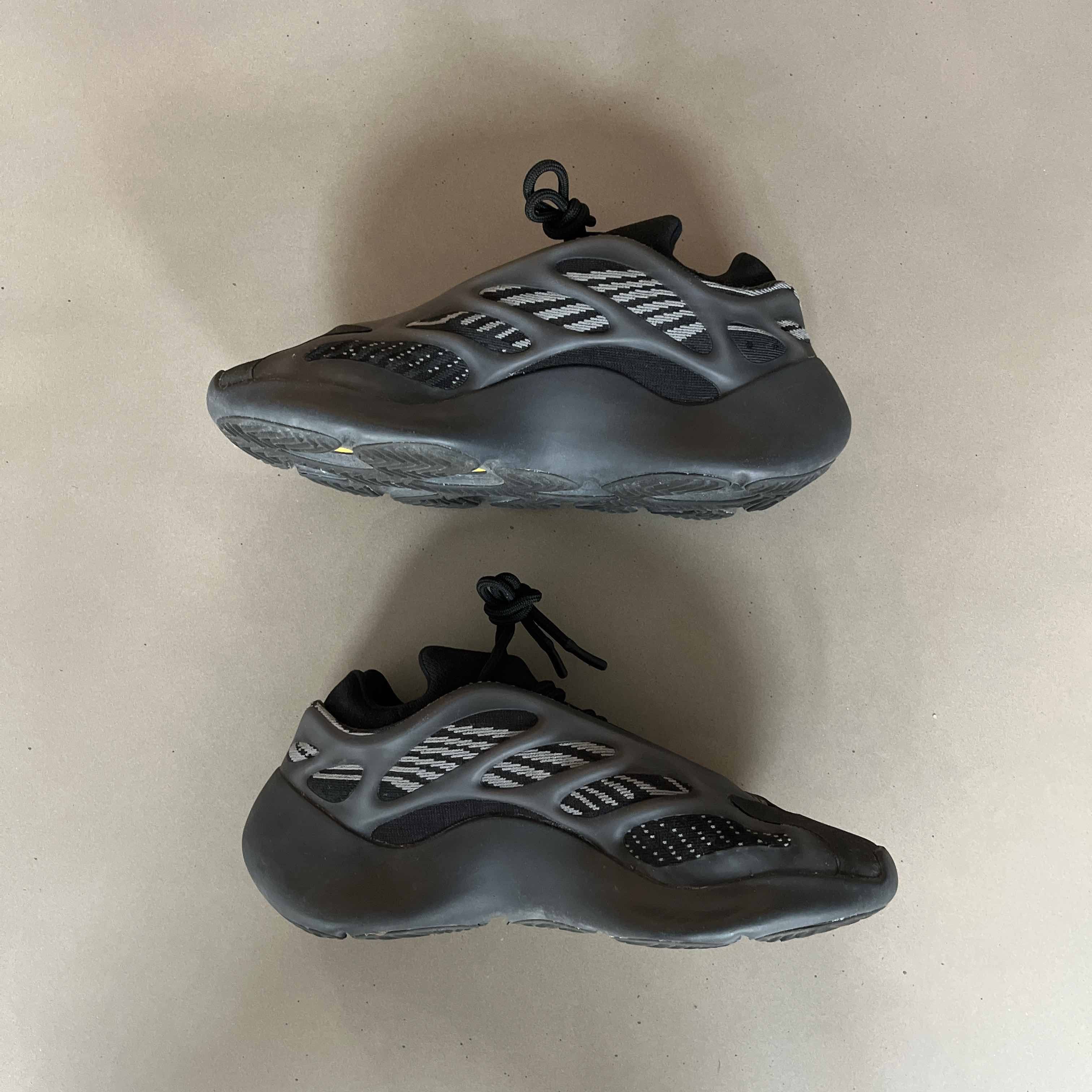 Adidas Yeezy 700 V3 Alvah Size US 6.5 / EU 39-40 - 2 Thumbnail