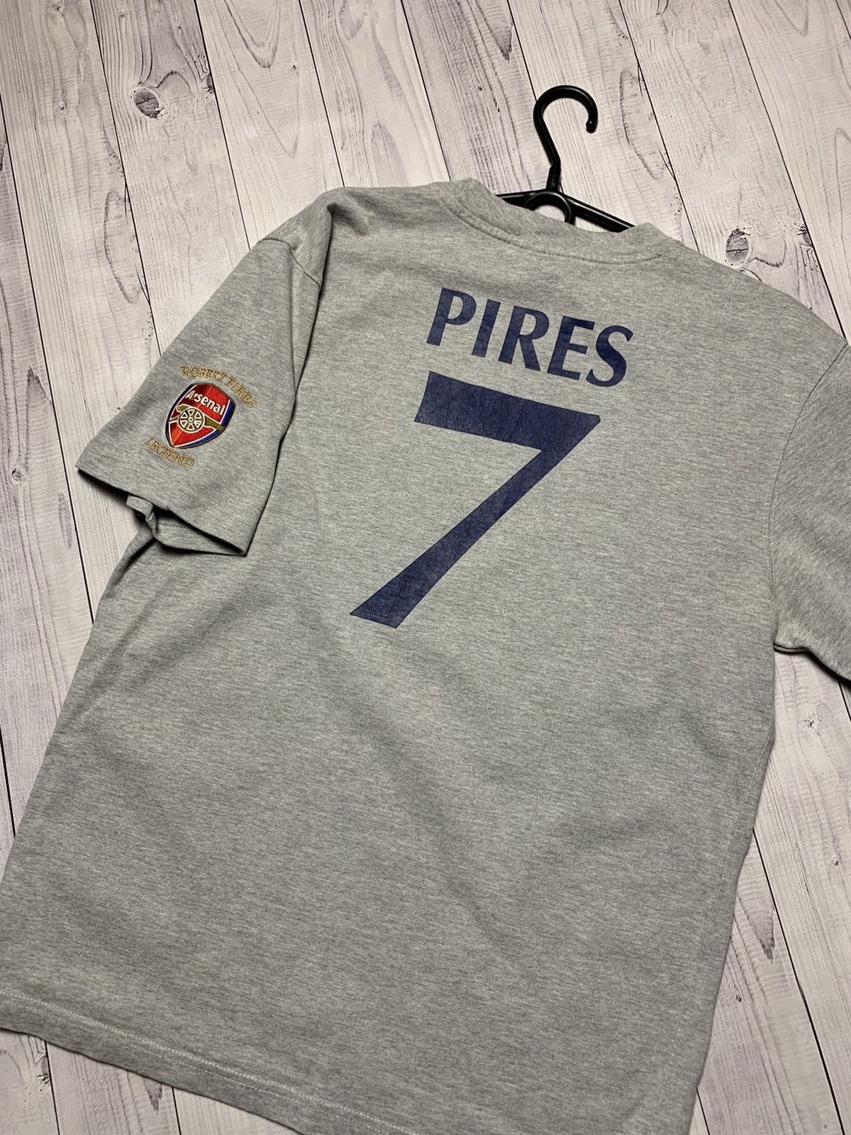 Vintage Vintage Arsenal soccer jersey Pires 7 logo size M Size US M / EU 48-50 / 2 - 2 Thumbnail