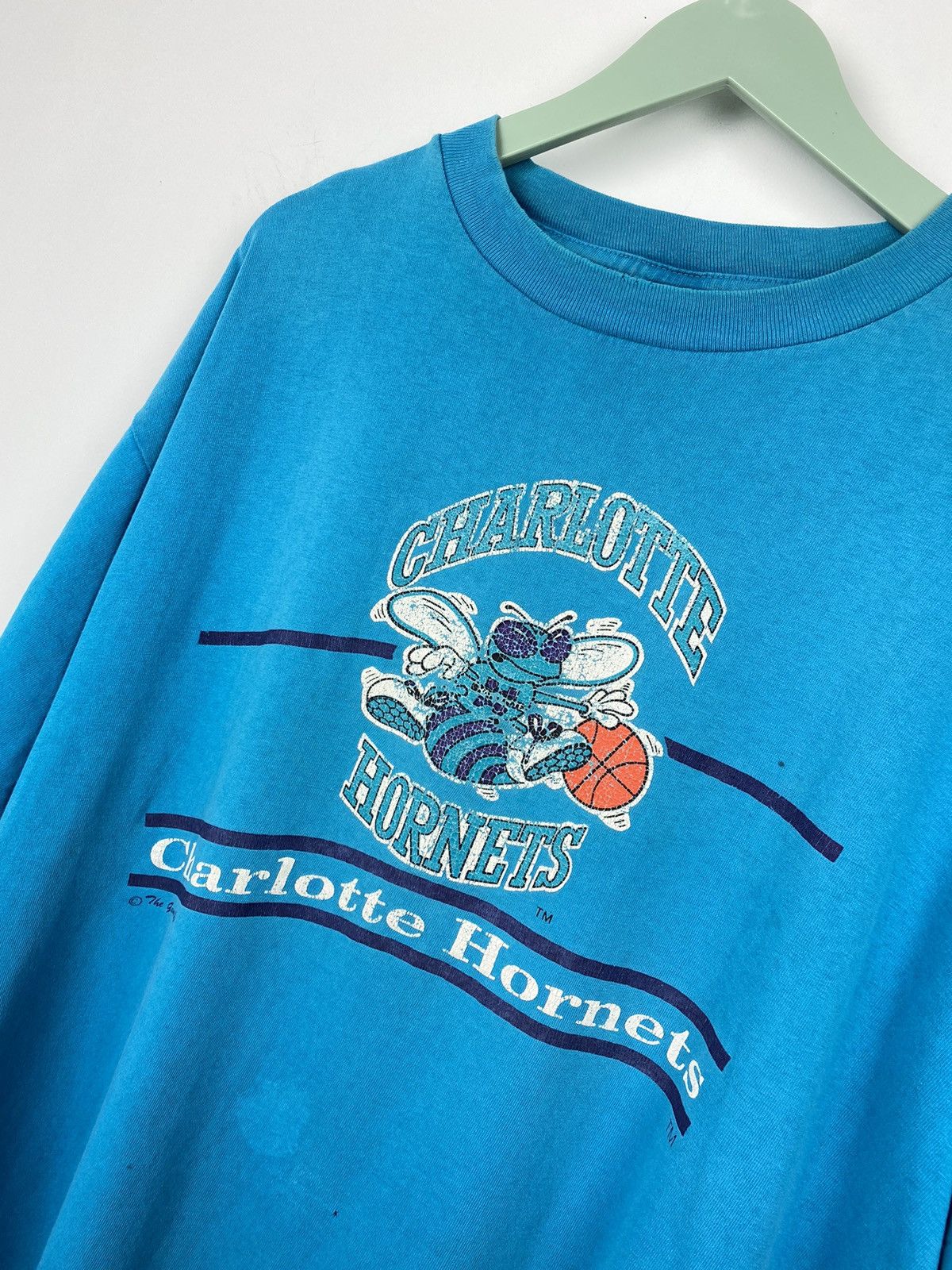 NBA Vintage Caharlotte Hornets NBA T Shirt Chicago Bulls Lakers Size US XL / EU 56 / 4 - 2 Thumbnail