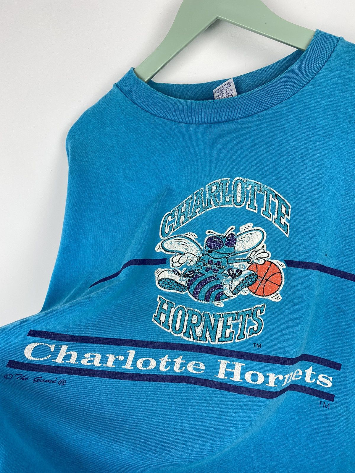 NBA Vintage Caharlotte Hornets NBA T Shirt Chicago Bulls Lakers Size US XL / EU 56 / 4 - 3 Thumbnail