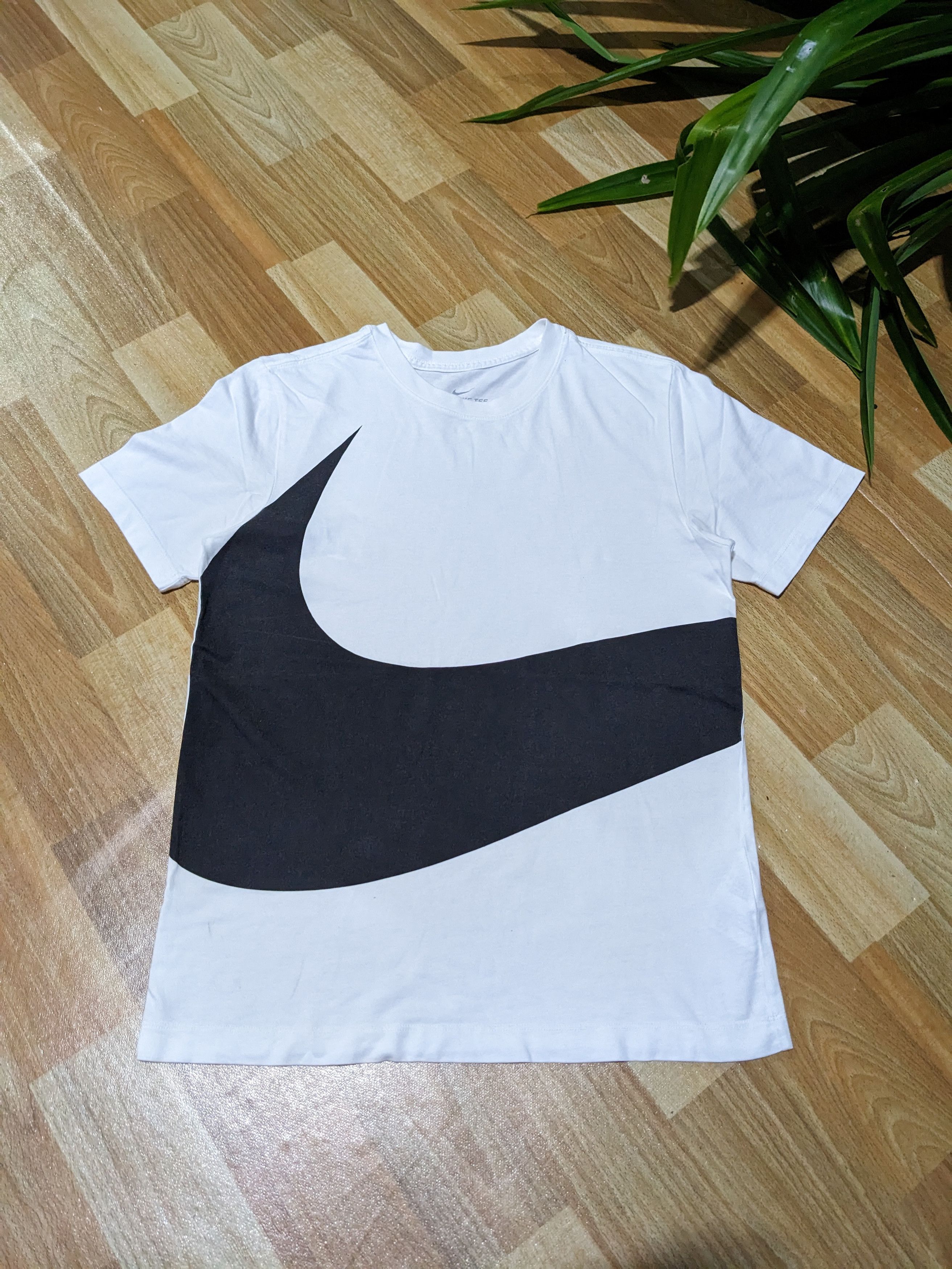 image of Nike Big Swoosh T-Shirt in White, Men's (Size Small)