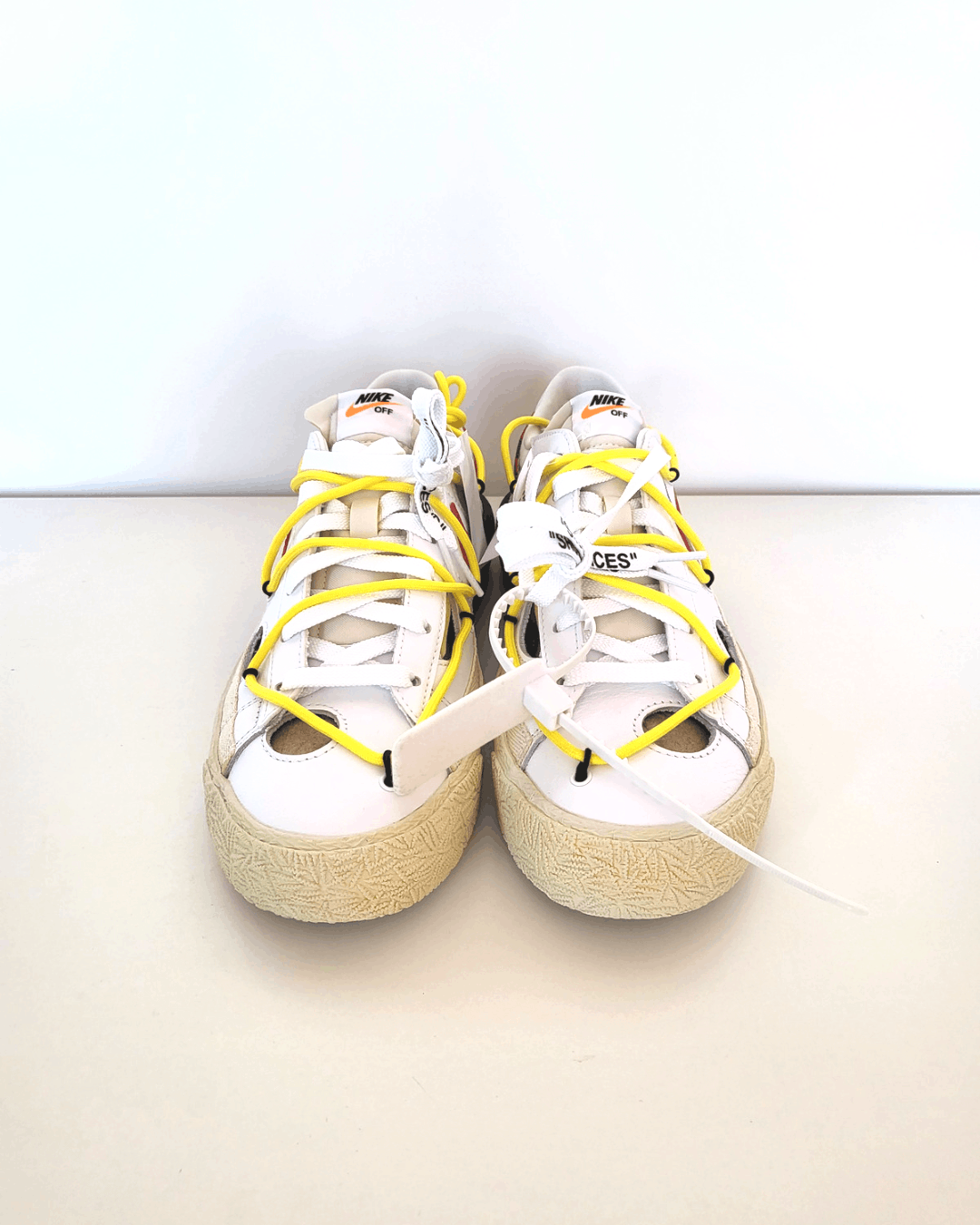 Nike × Off-White Blazer Low Off White designed by VIRGIL ABLOH Size US 9 / EU 42 - 3 Thumbnail