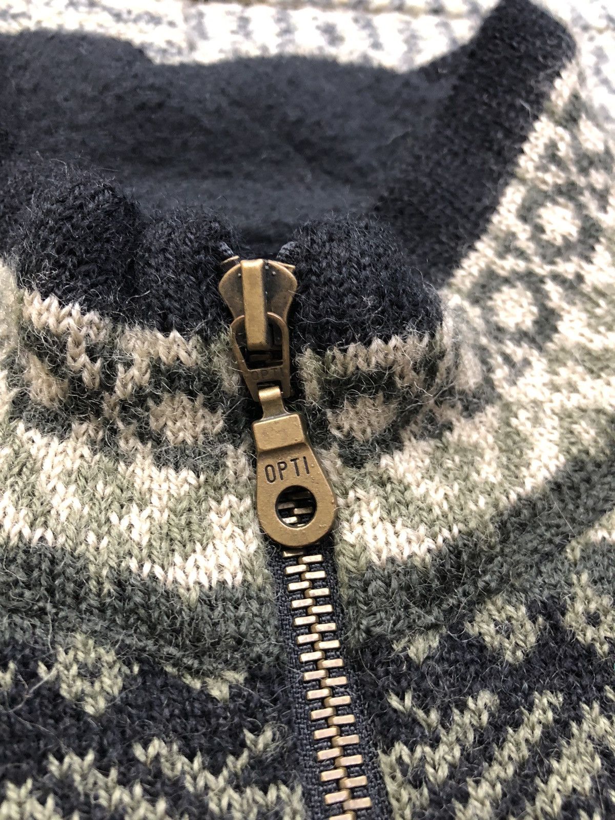 Vintage Vintage Icewear Half Zipper Wool Knitwear Size US L / EU 52-54 / 3 - 8 Thumbnail