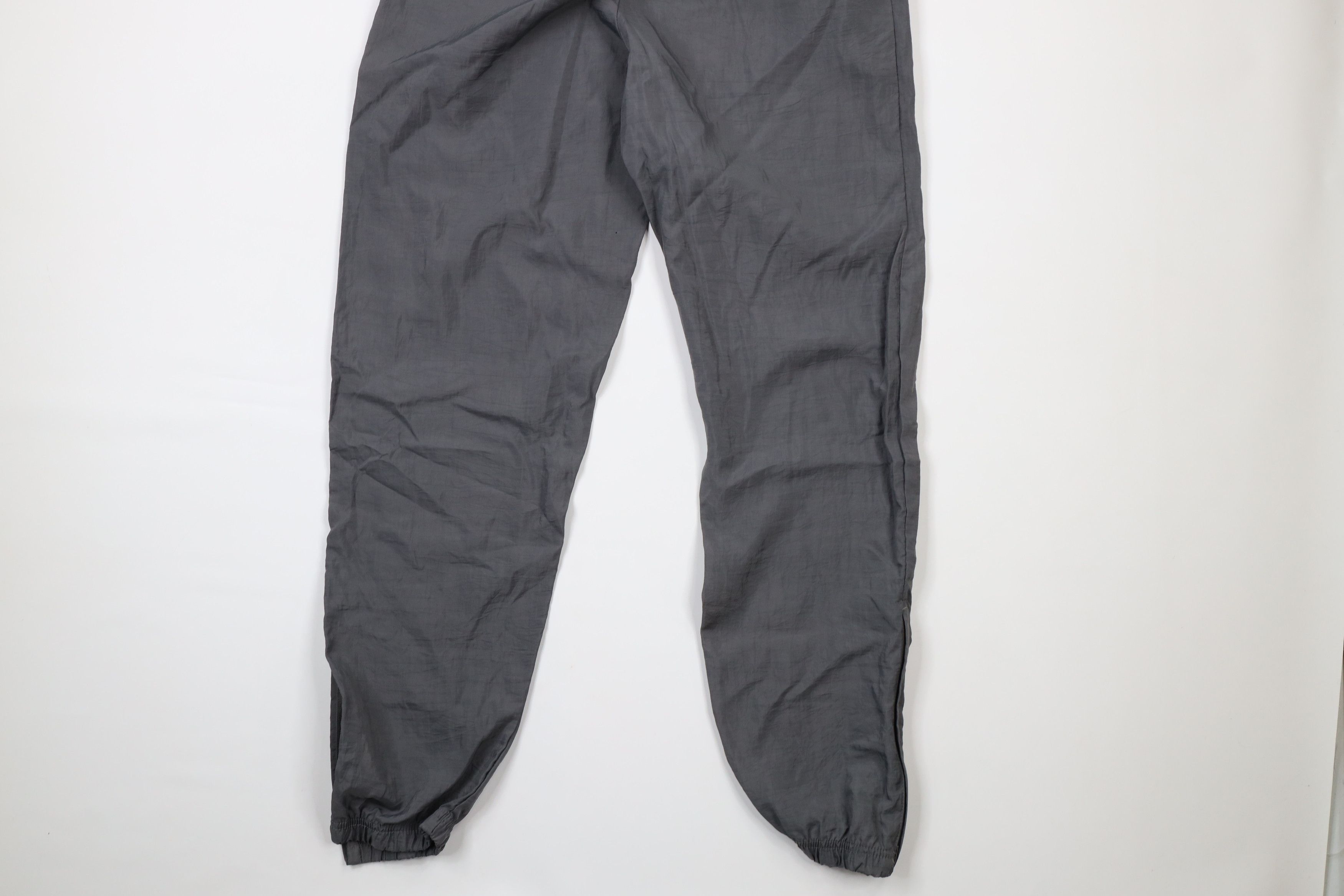 Vintage Vintage 90s Reebok Cuffed Nylon Joggers Jogger Pants Gray Size US 34 / EU 50 - 12 Preview