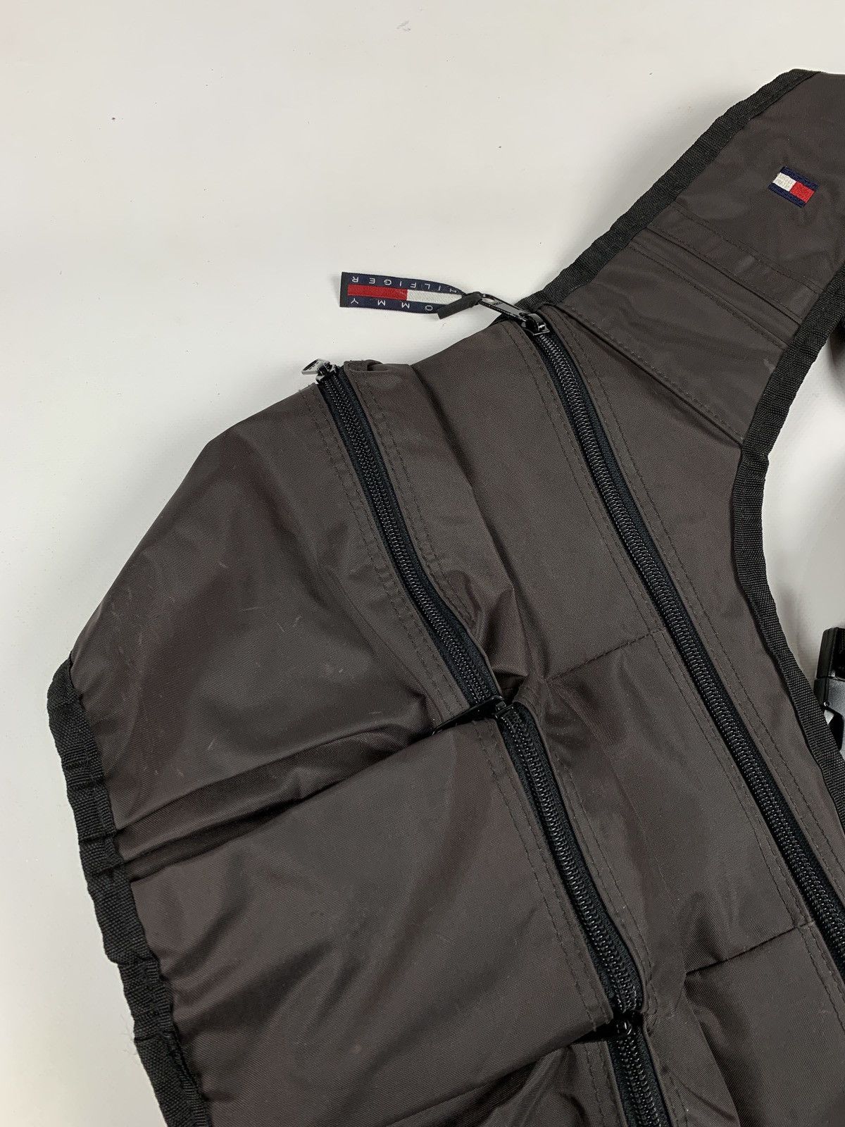 Tommy Hilfiger 1999 Vintage Tommy Hilfiger Nylon Crossbody Bag Size ONE SIZE - 6 Thumbnail