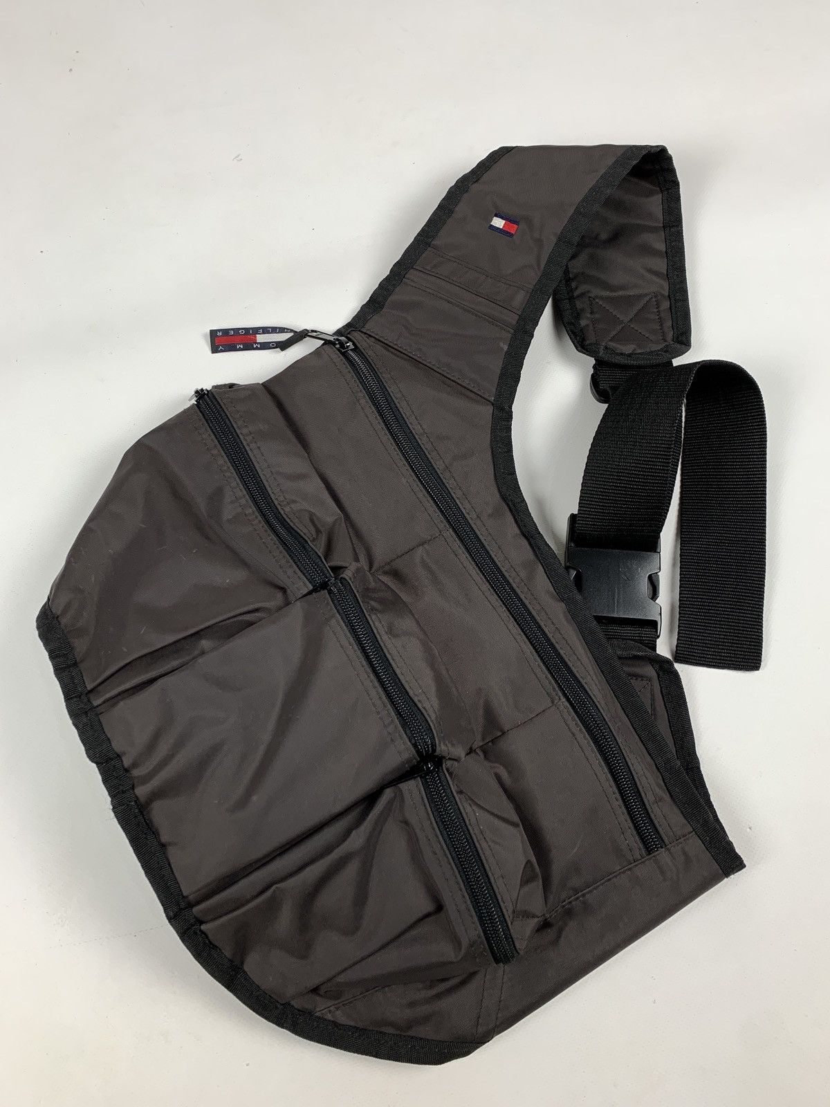 Tommy Hilfiger 1999 Vintage Tommy Hilfiger Nylon Crossbody Bag Size ONE SIZE - 1 Thumbnail