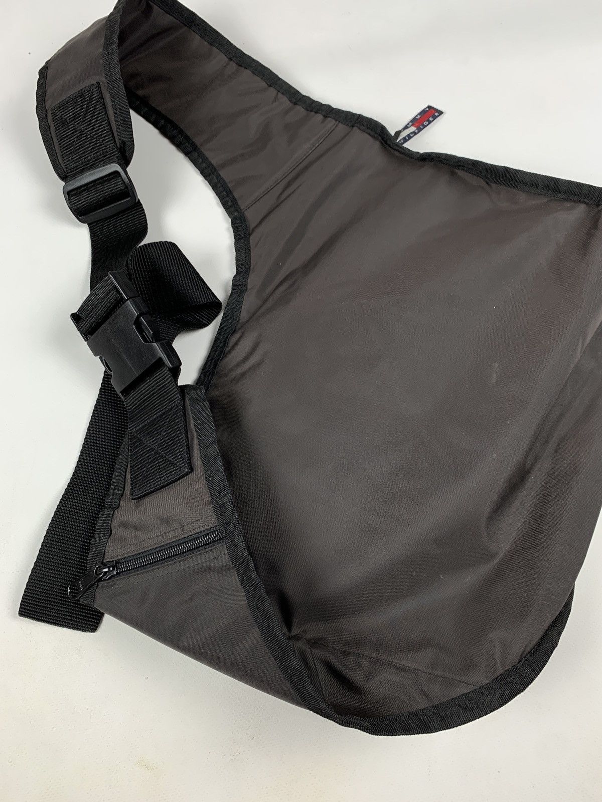 Tommy Hilfiger 1999 Vintage Tommy Hilfiger Nylon Crossbody Bag Size ONE SIZE - 10 Thumbnail