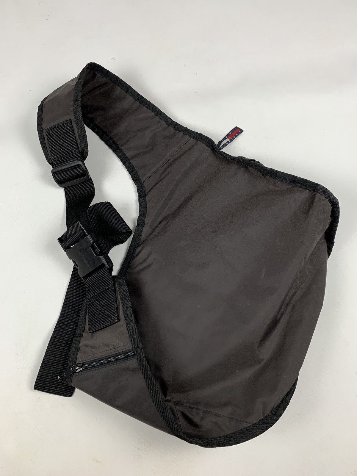 Tommy Hilfiger 1999 Vintage Tommy Hilfiger Nylon Crossbody Bag Size ONE SIZE - 8 Thumbnail