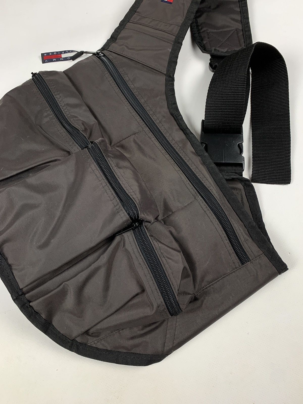 Tommy Hilfiger 1999 Vintage Tommy Hilfiger Nylon Crossbody Bag Size ONE SIZE - 7 Thumbnail