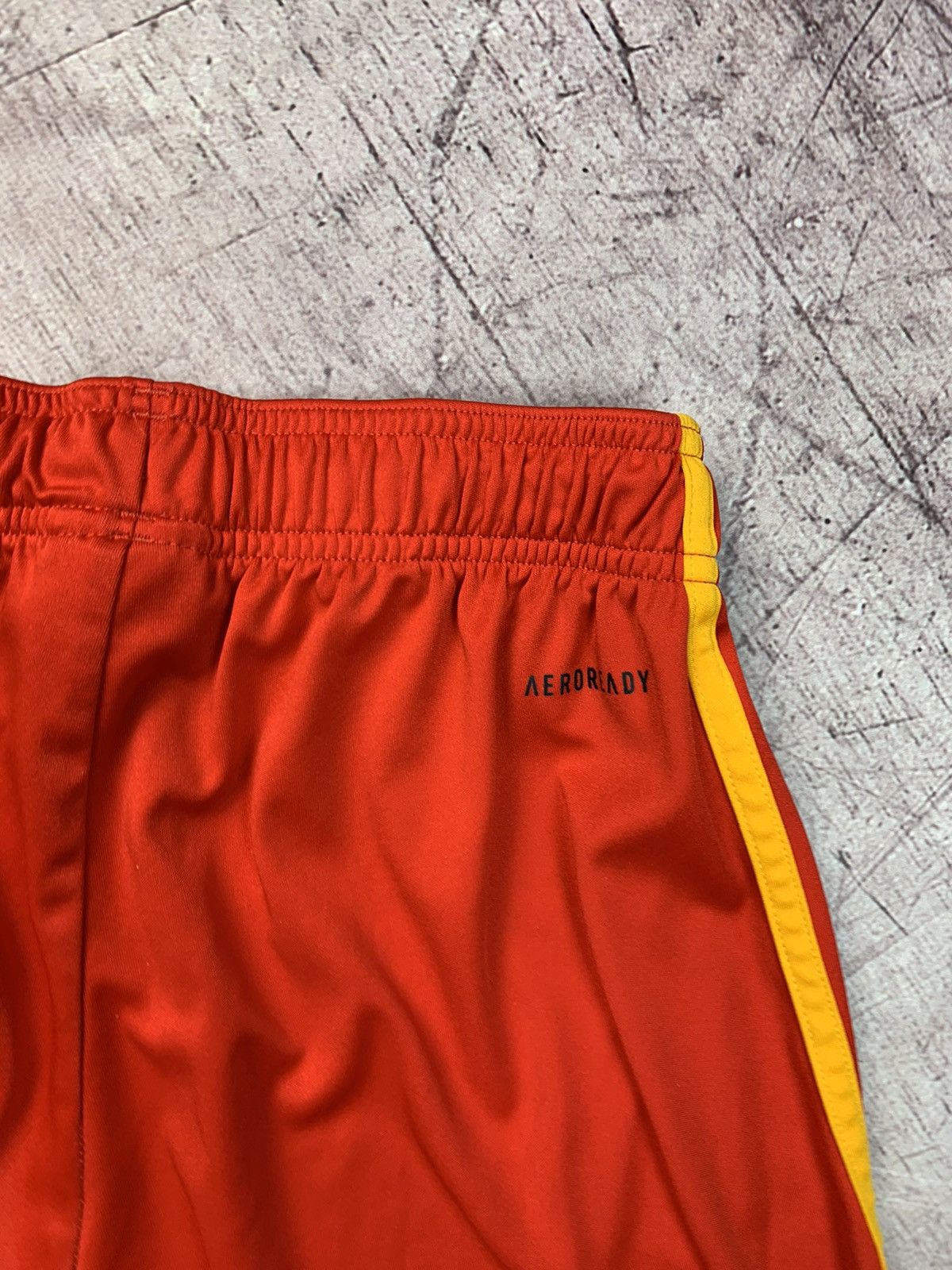 Adidas Adidas Vintage Wales Cymru Shorts Size US 30 / EU 46 - 7 Thumbnail