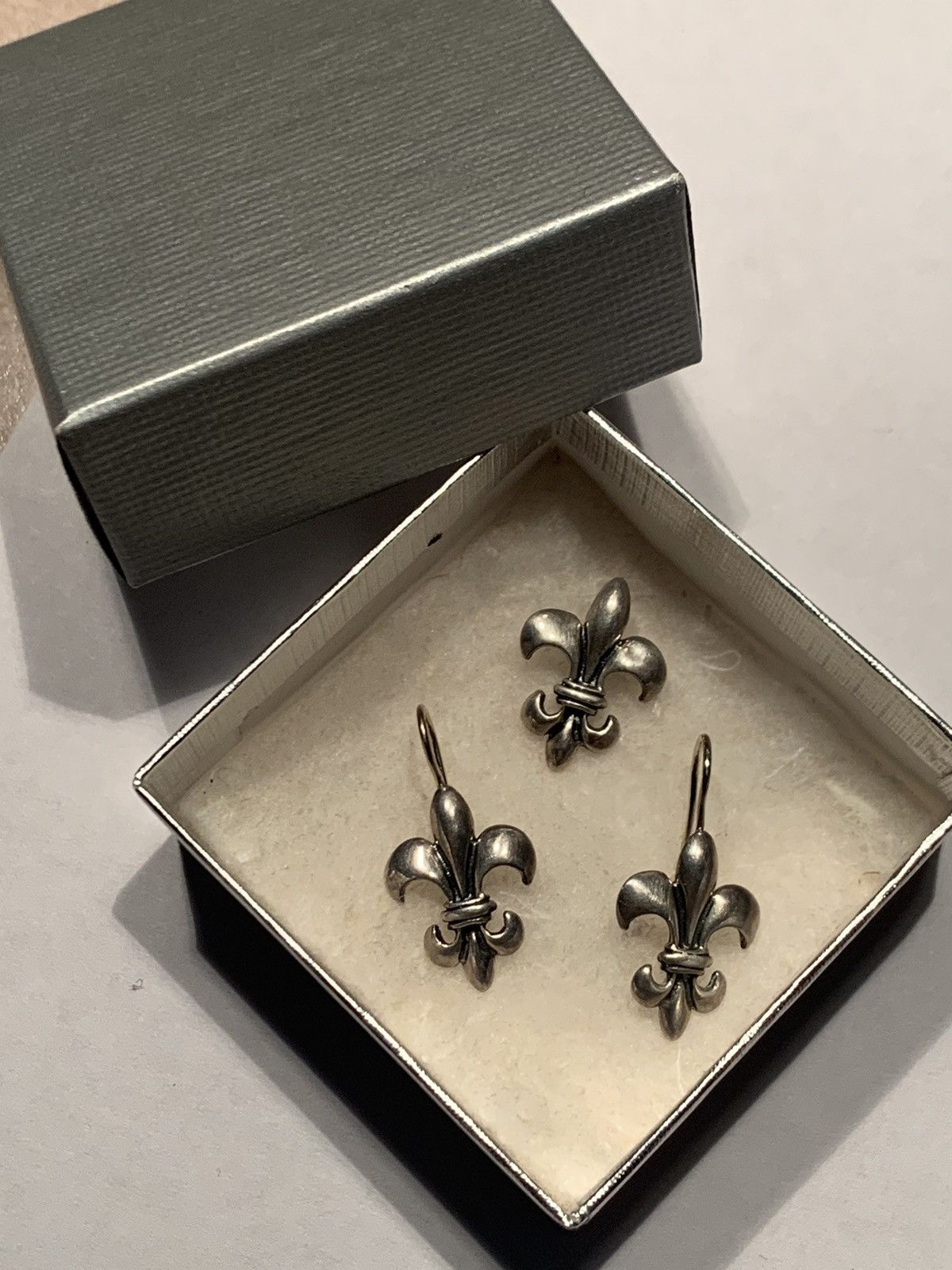 Jewelry × Sterling Silver × Vintage *RARE* Vintage Fleur De Lis Sterling Silver Earrings Size ONE SIZE - 4 Thumbnail