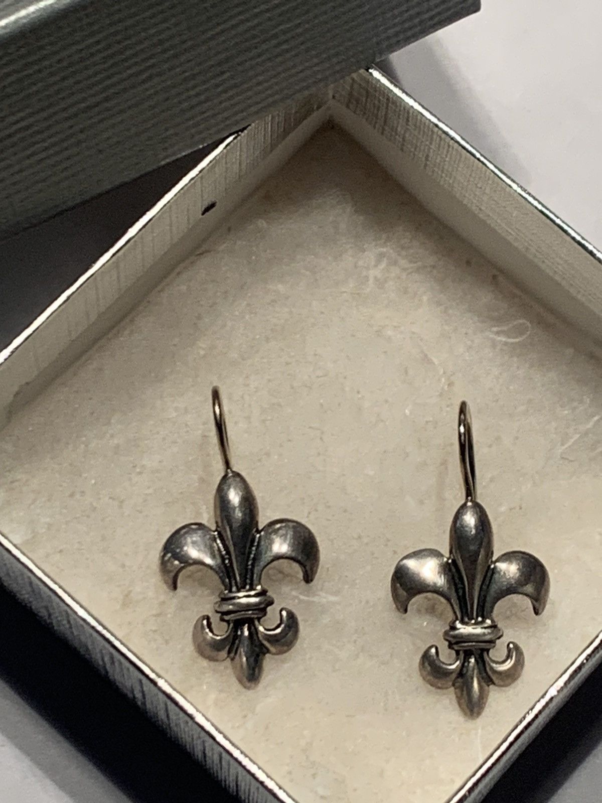 Jewelry × Sterling Silver × Vintage *RARE* Vintage Fleur De Lis Sterling Silver Earrings Size ONE SIZE - 1 Thumbnail
