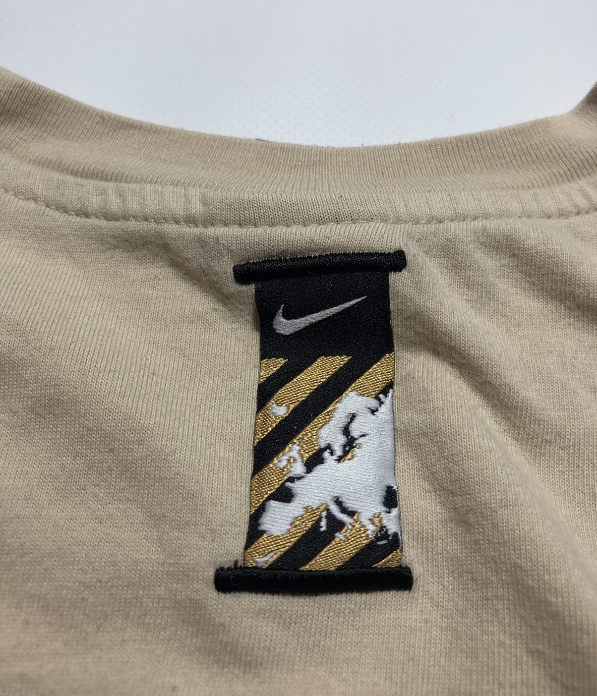 Vintage Vintage Nike Big Logo T-Shirt Size US L / EU 52-54 / 3 - 4 Thumbnail