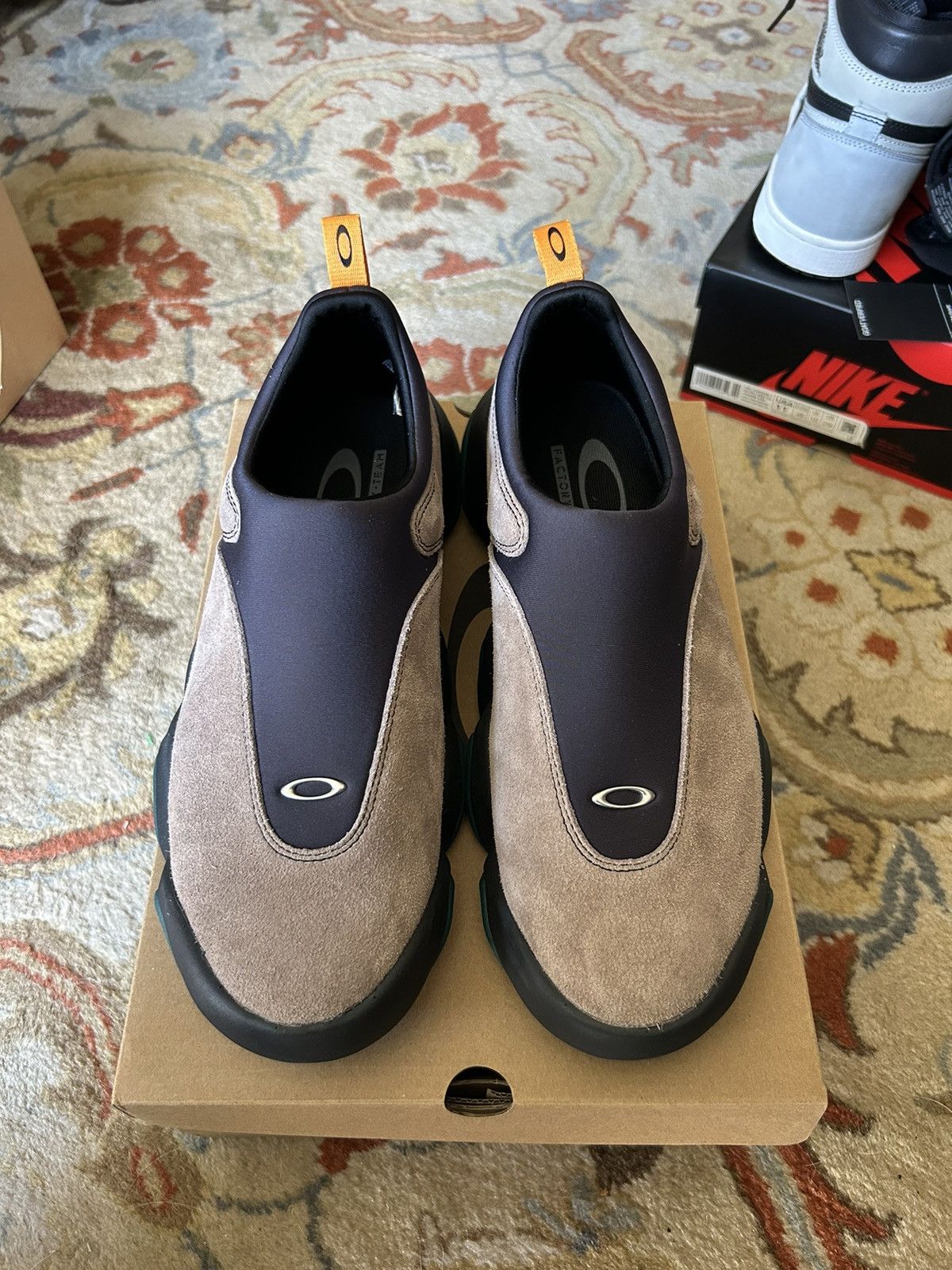 OAKLEY X BRAIN DEAD FLESH SLIP ONS 11.5 M