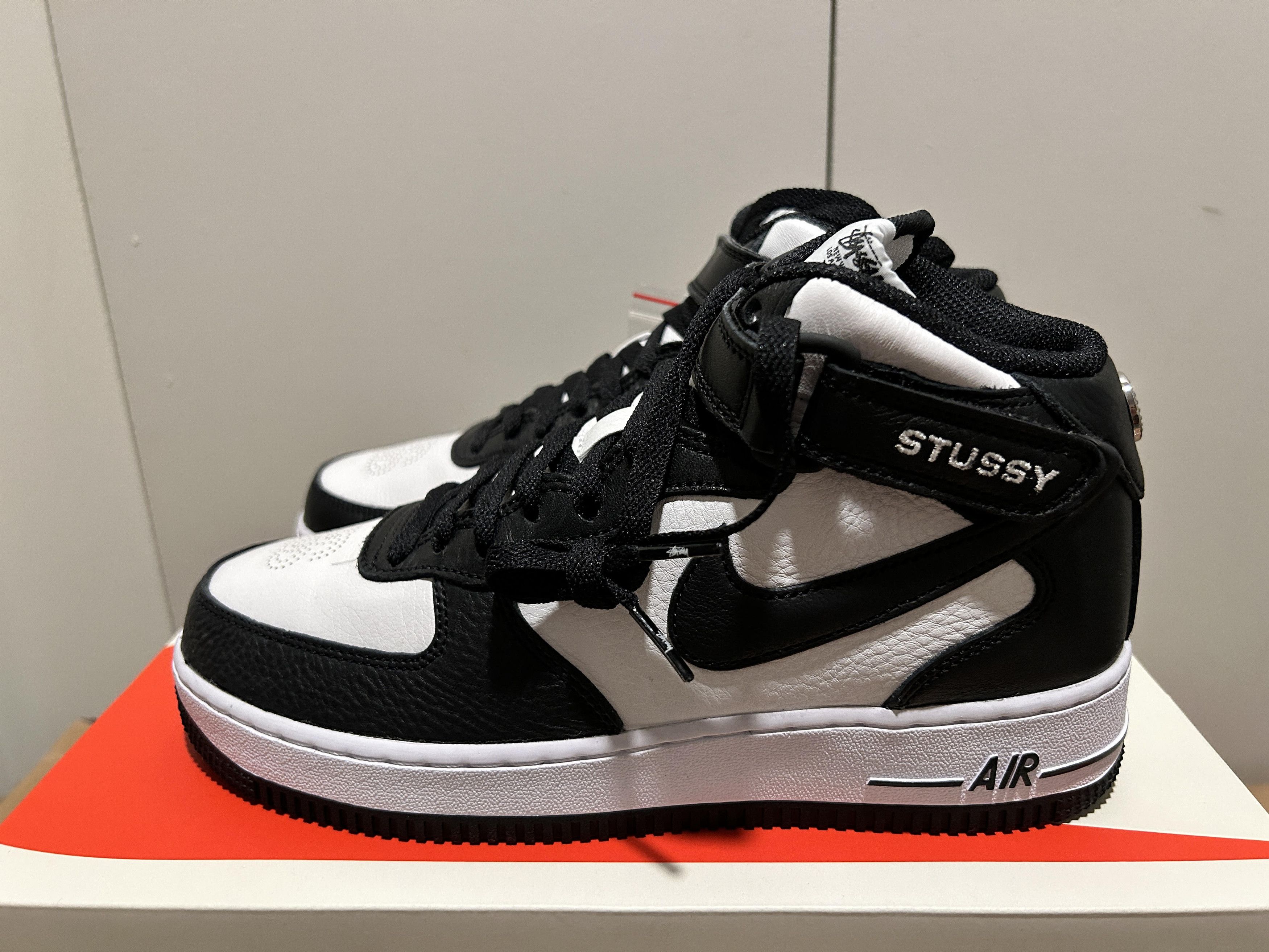 Nike × Stussy Nike Air Force 1 Mid x Stussy White Black 2022 Size US 6.5 / EU 39-40 - 2 Thumbnail