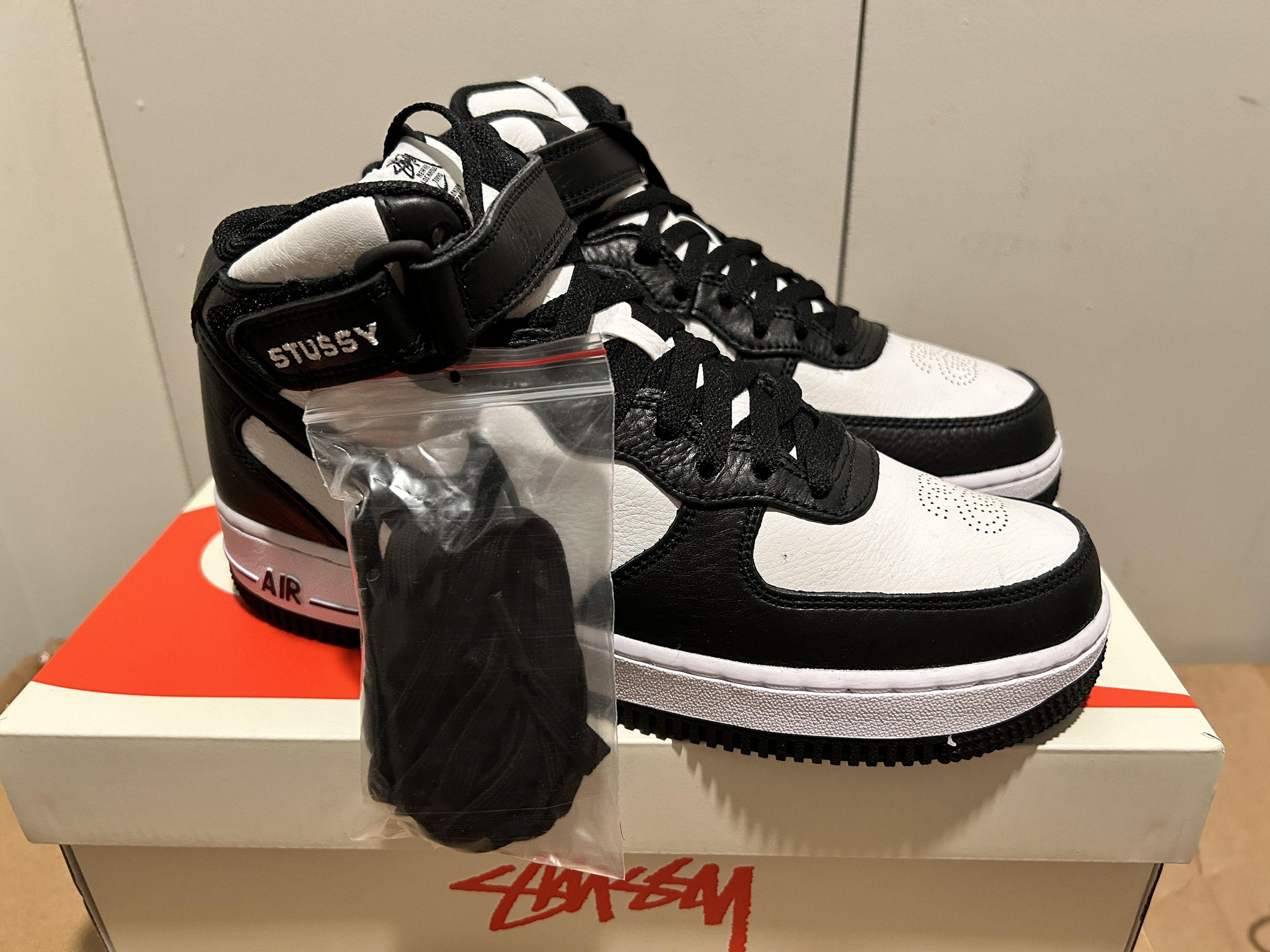 Nike × Stussy Nike Air Force 1 Mid x Stussy White Black 2022 Size US 6.5 / EU 39-40 - 1 Thumbnail
