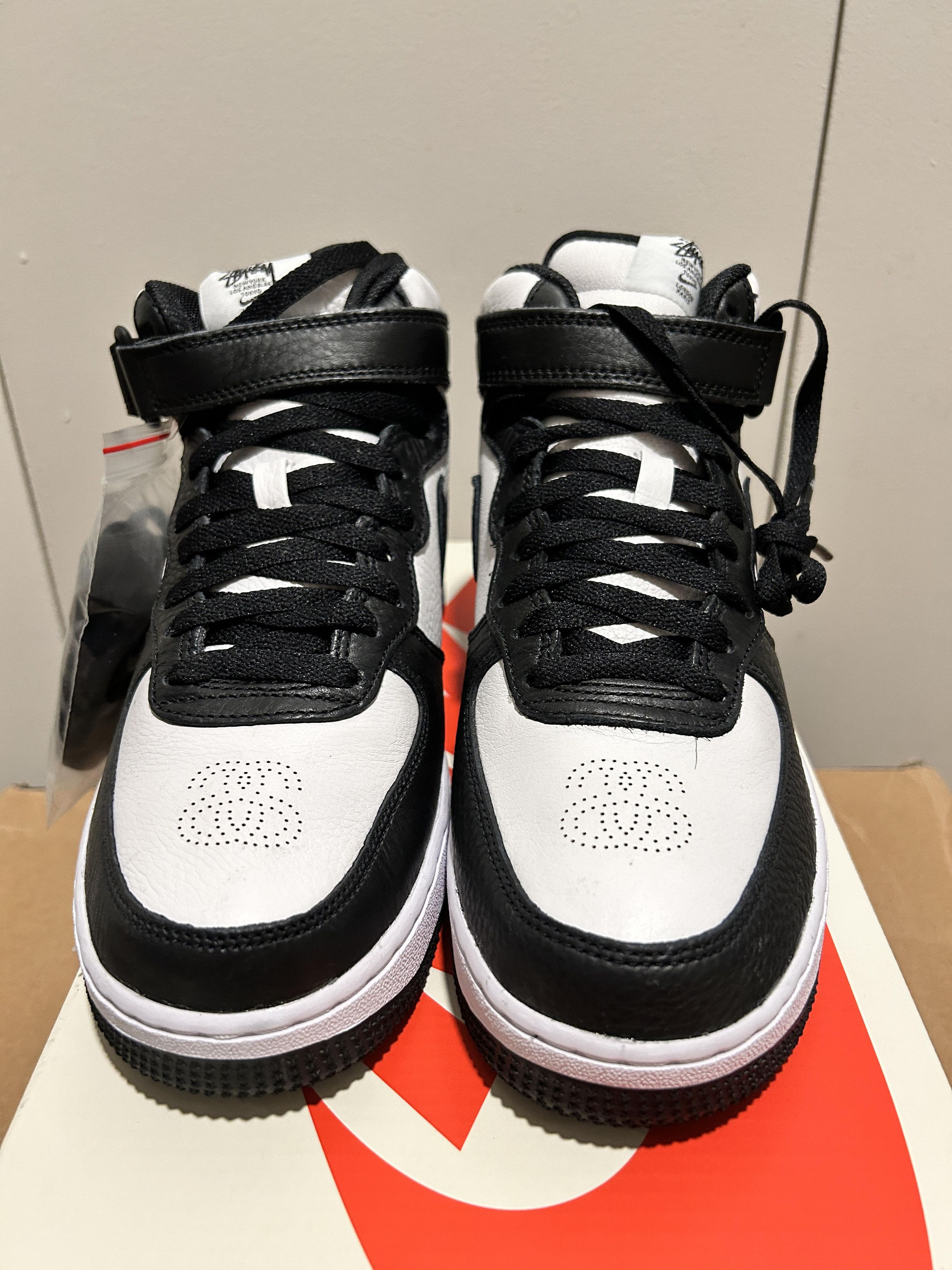 Nike × Stussy Nike Air Force 1 Mid x Stussy White Black 2022 Size US 6.5 / EU 39-40 - 6 Thumbnail