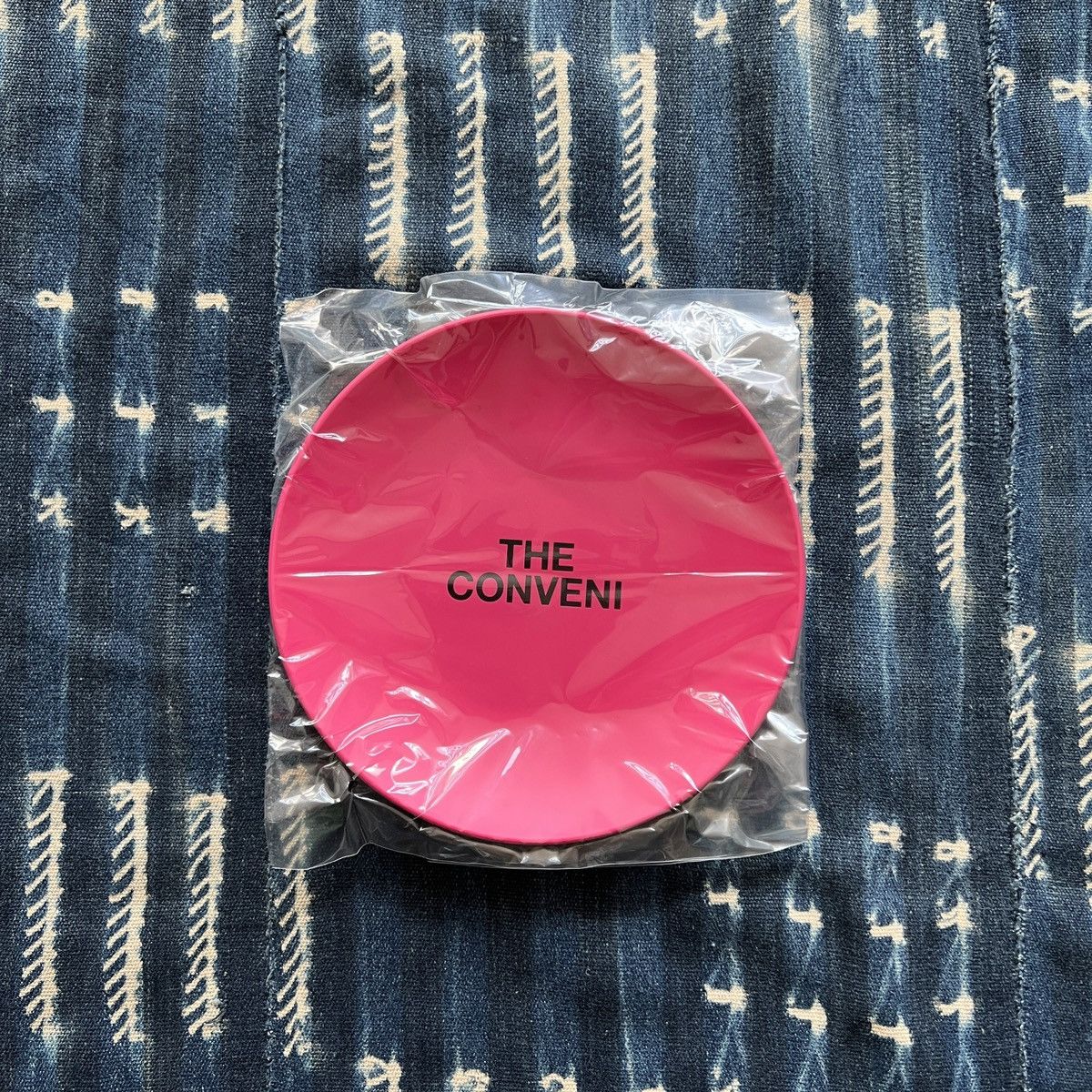 Fragment Design × Hiroshi Fujiwara × THE CONVENI The Conveni by Hiroshi Fujiwara Fragment Design Dish OS Size ONE SIZE - 1 Thumbnail