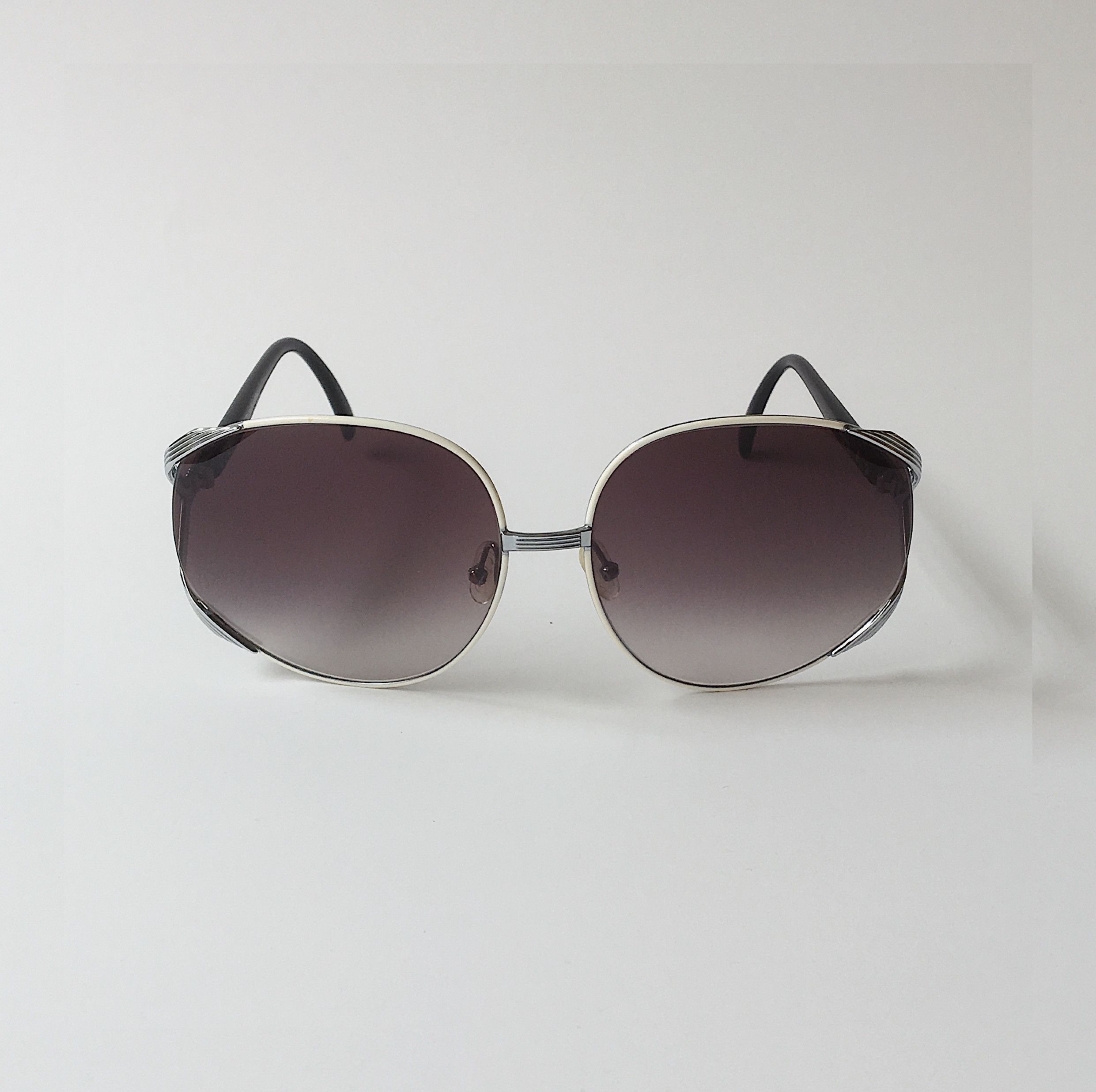 Dior Christian Dior Vintage Oval Sunglasses White/Silver 80s Size ONE SIZE - 1 Thumbnail